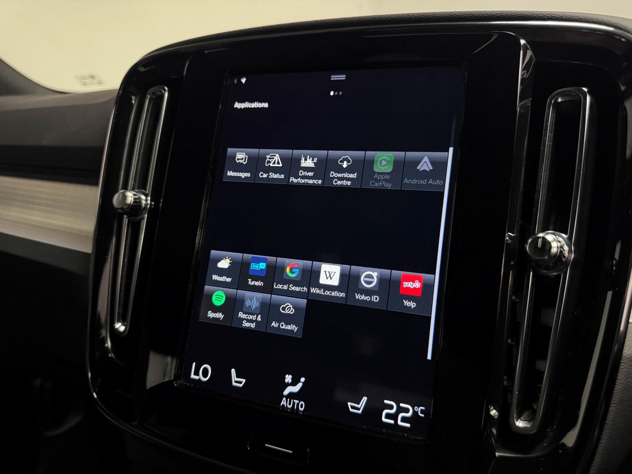 Volvo XC40 view 11