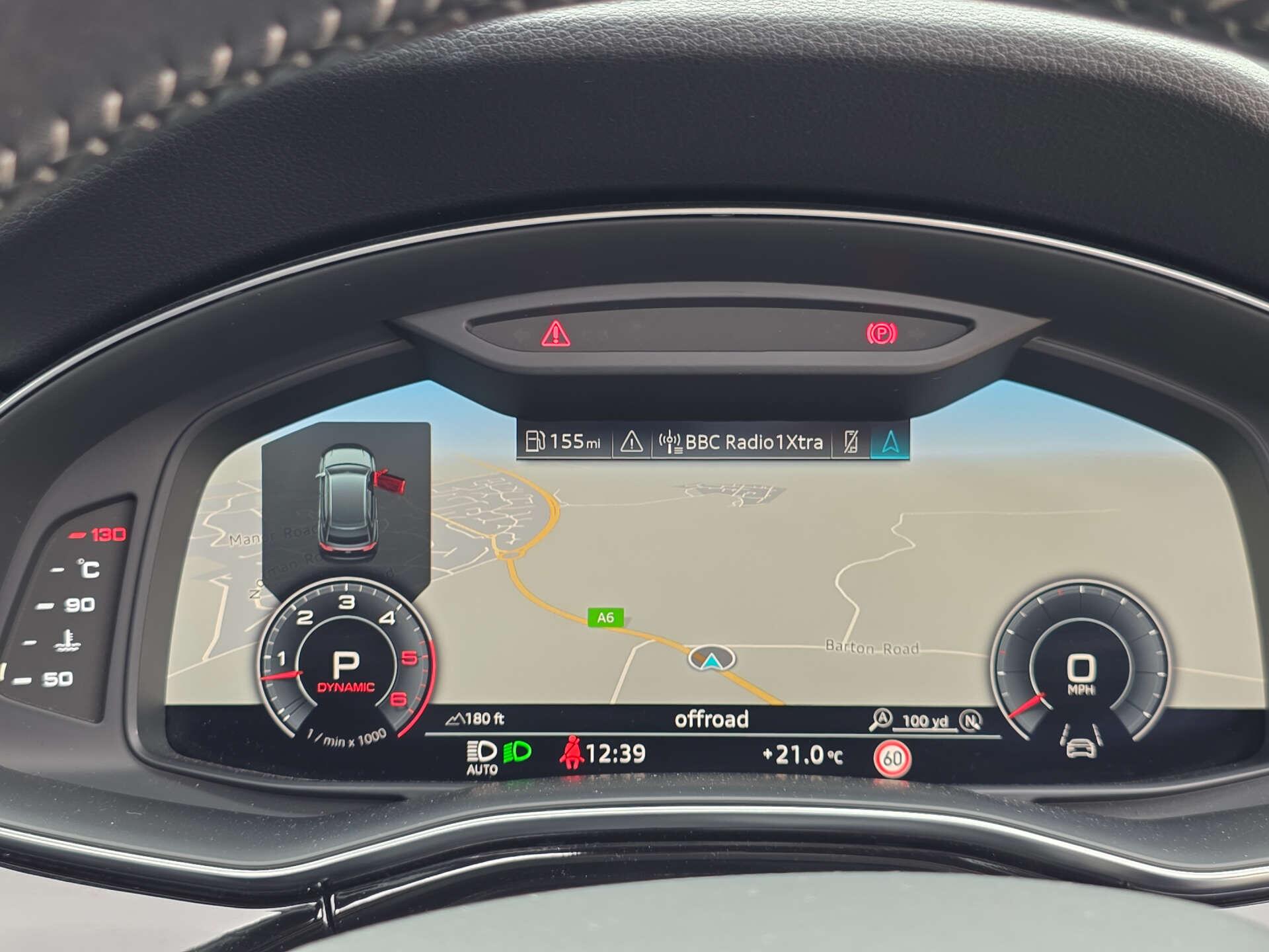 Audi Q8 view 28