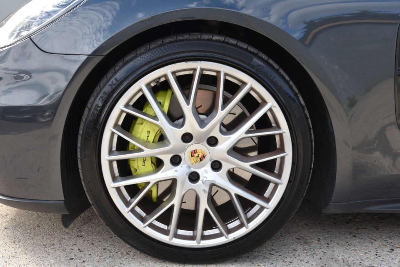 Porsche Panamera view 80