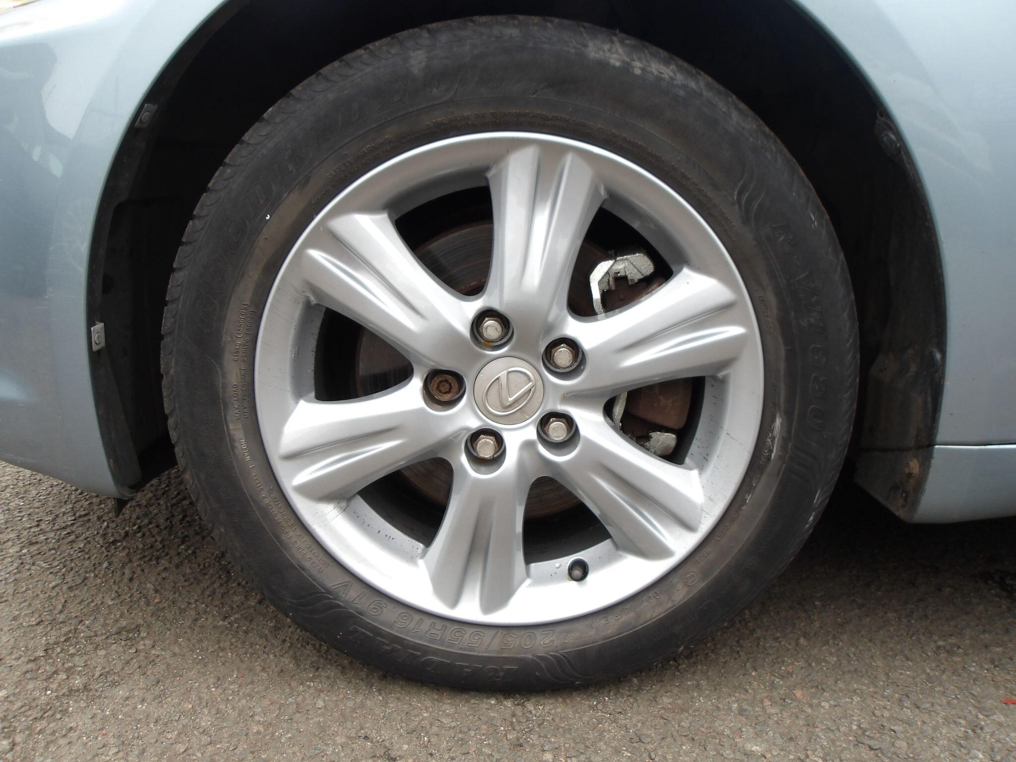 Lexus IS view 14