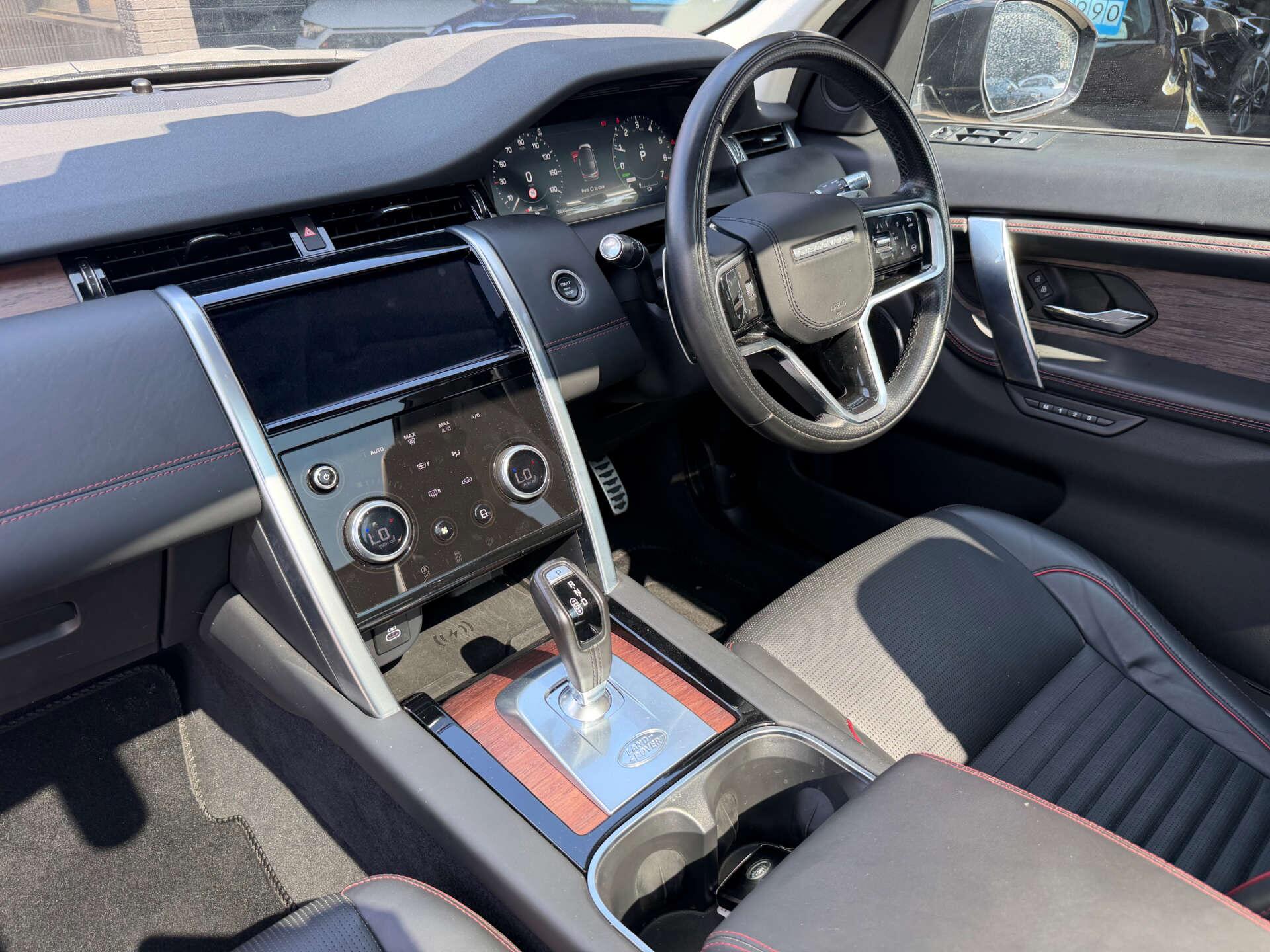 Land Rover Discovery Sport view 5