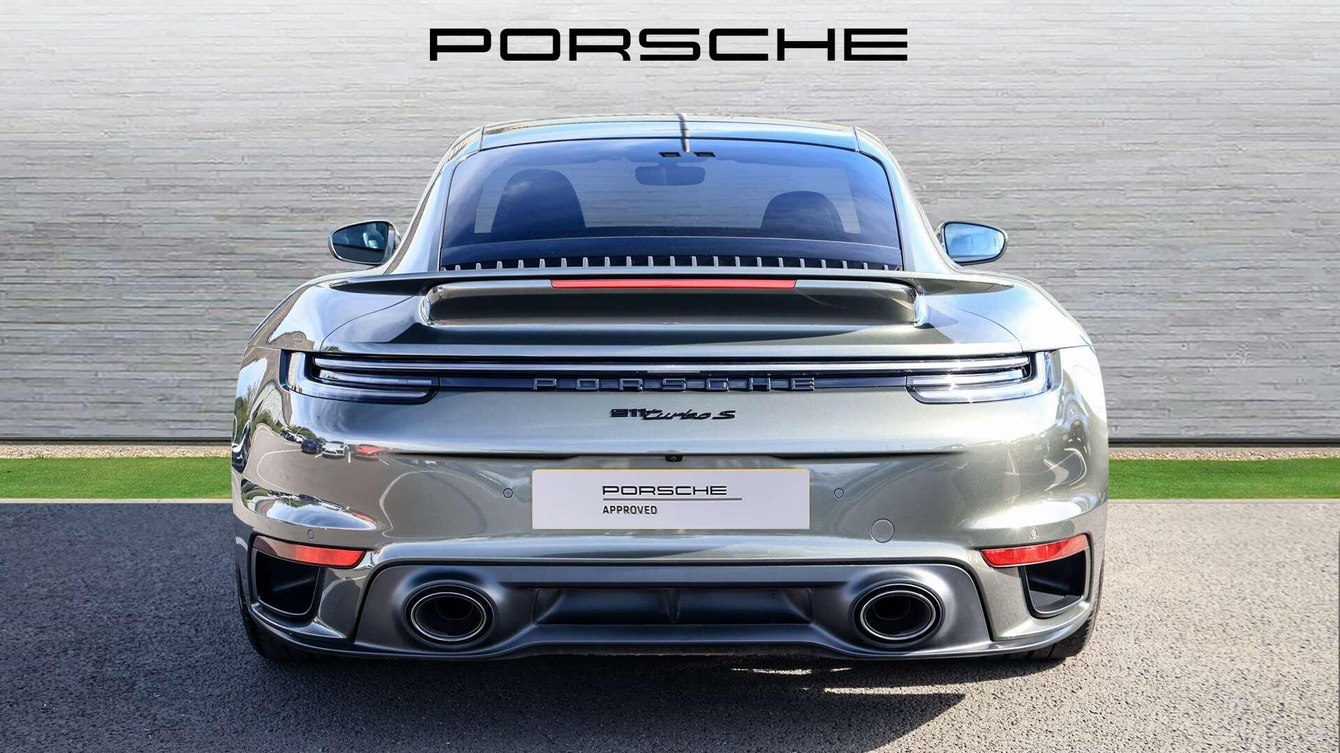 Porsche 911 view 10