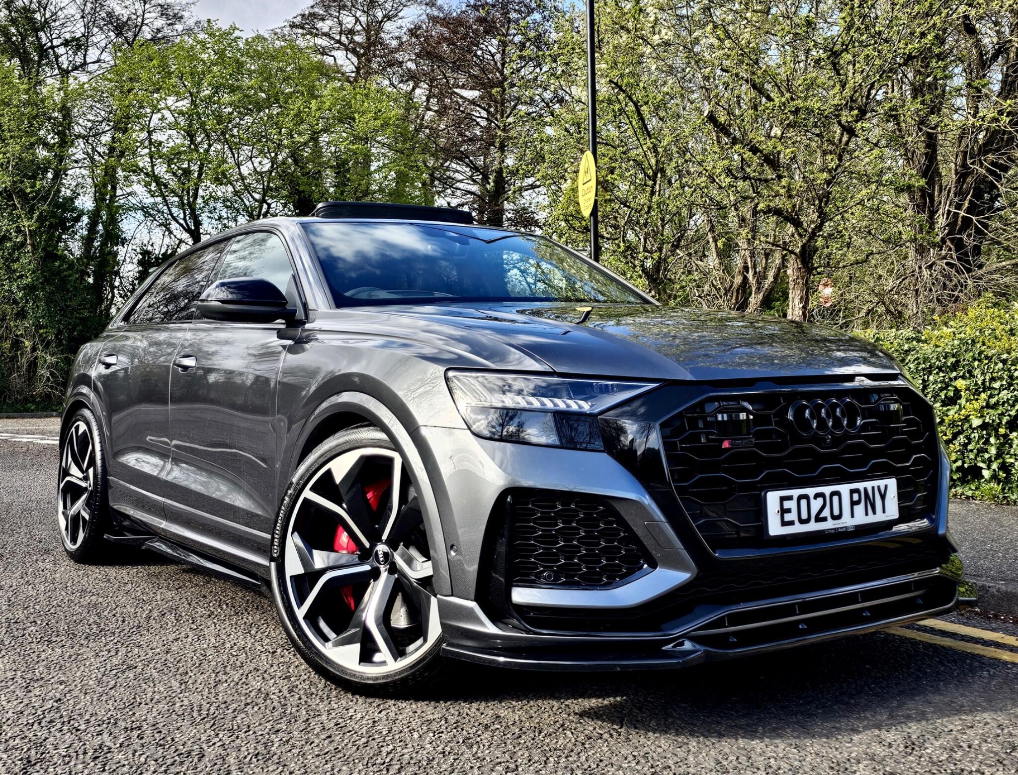 Audi RS Q8 view 20