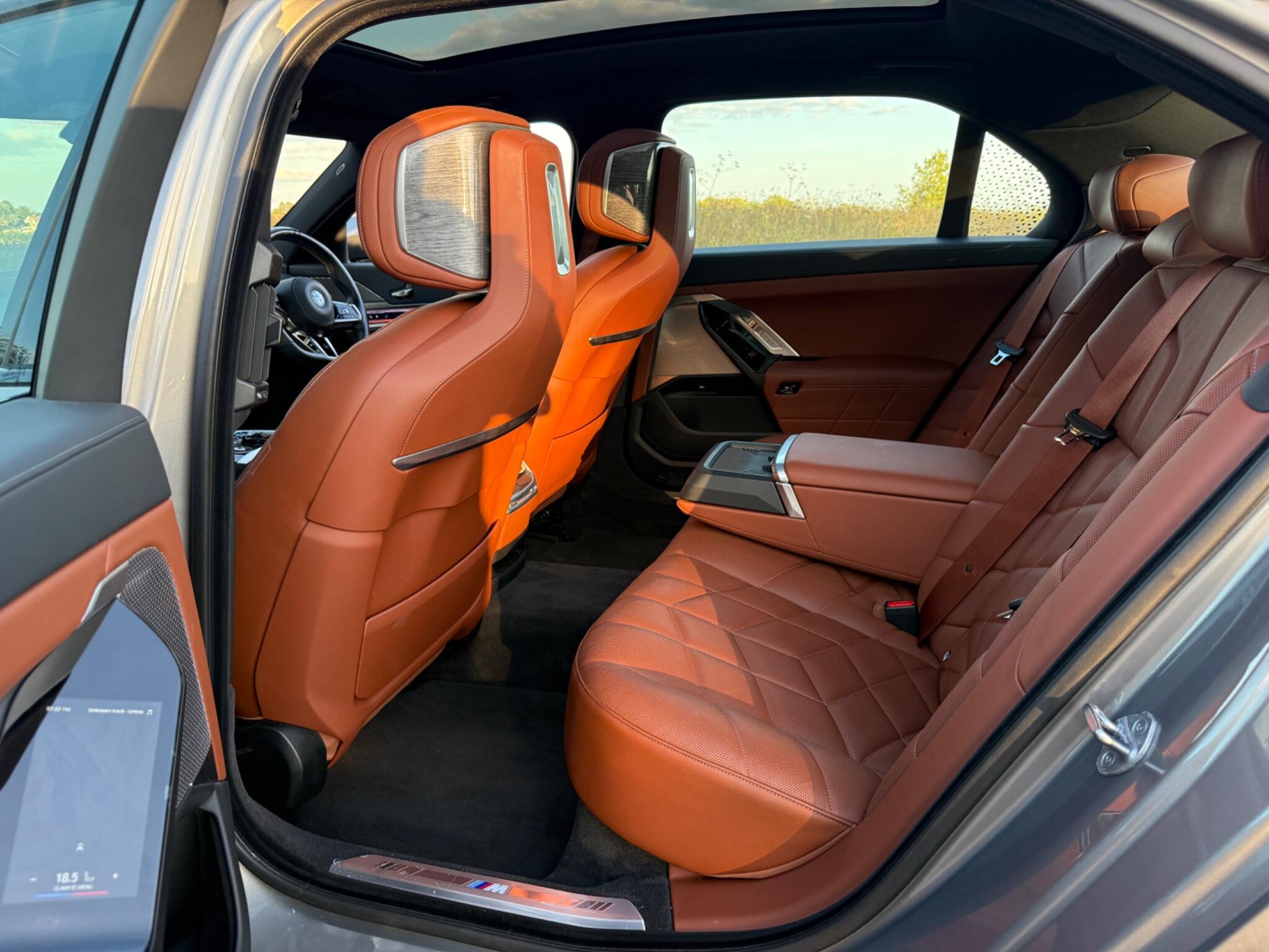 BMW I7 view 18