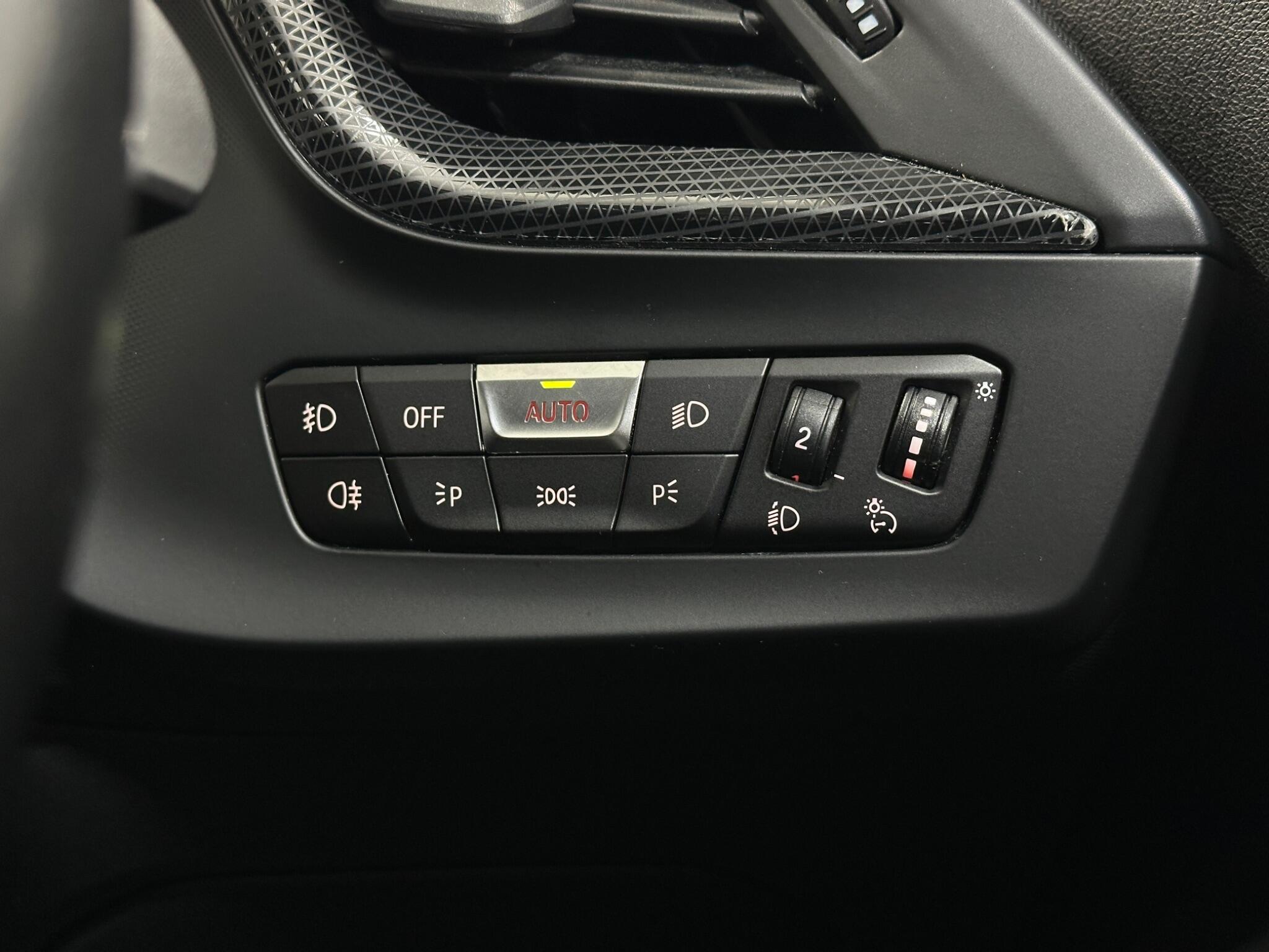 BMW 1 Series view 18
