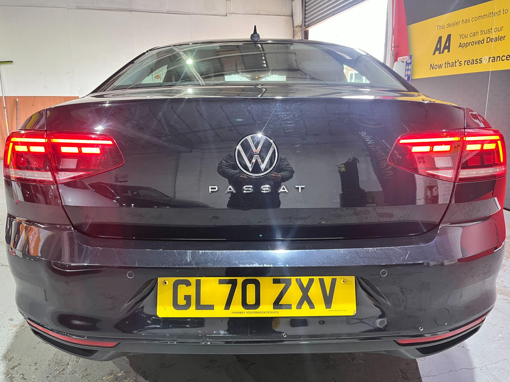 Volkswagen Passat view 8
