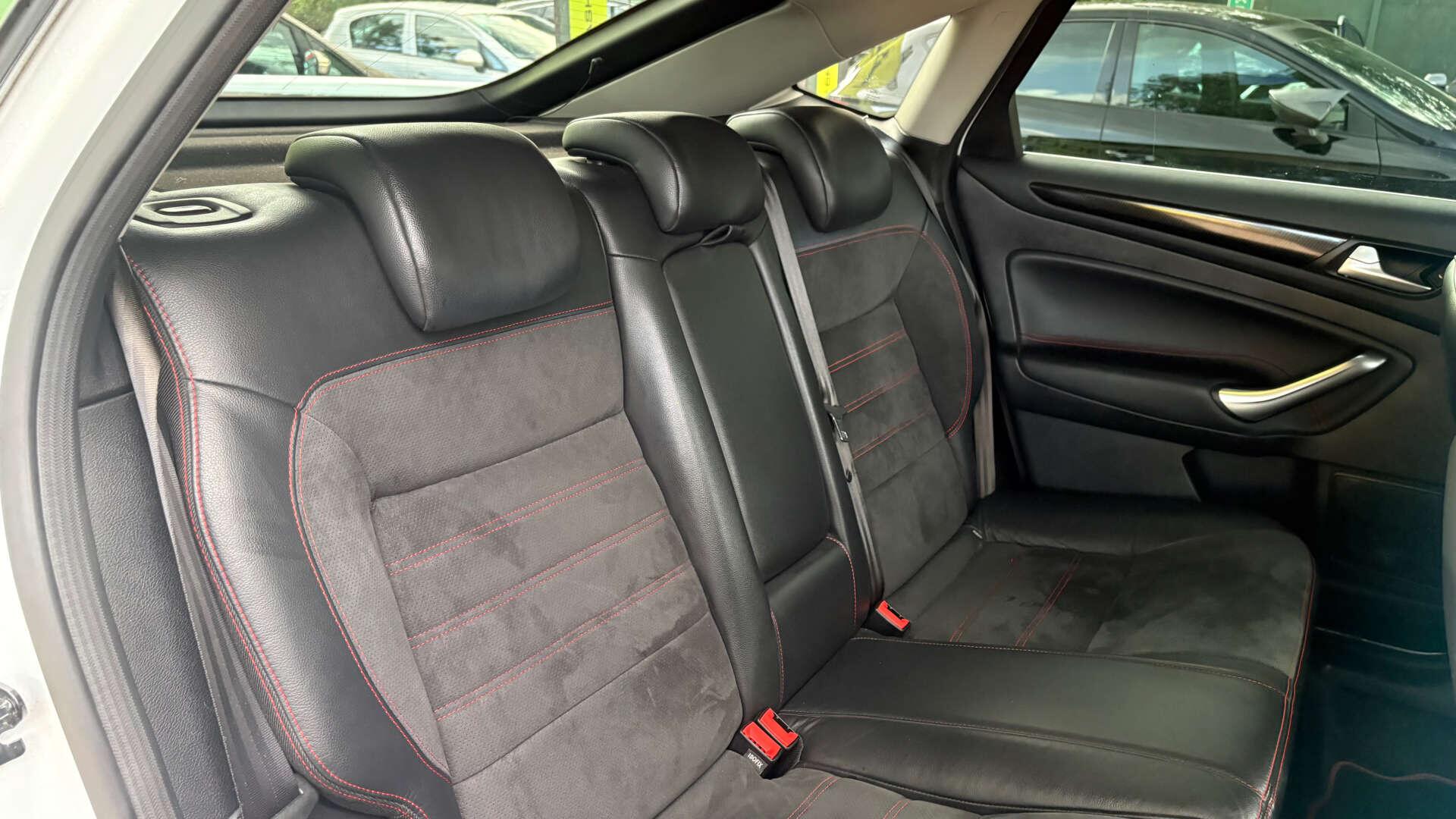 Ford Mondeo view 10