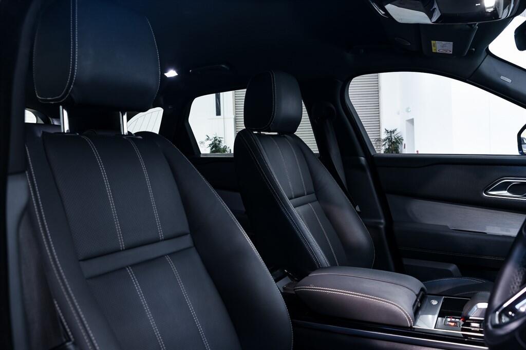 Land Rover Range Rover Velar view 11