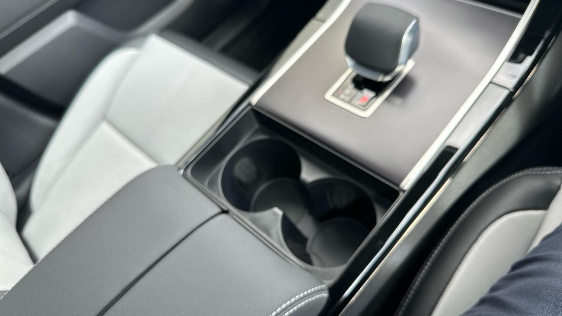 Land Rover Range Rover Velar view 52