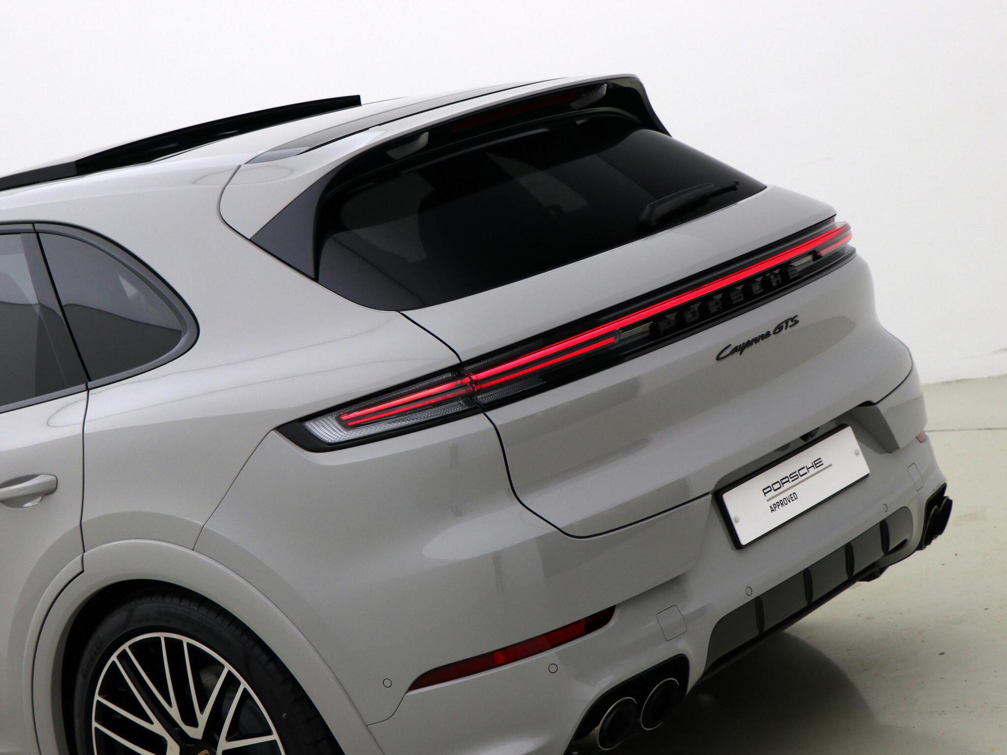 Porsche Cayenne view 41