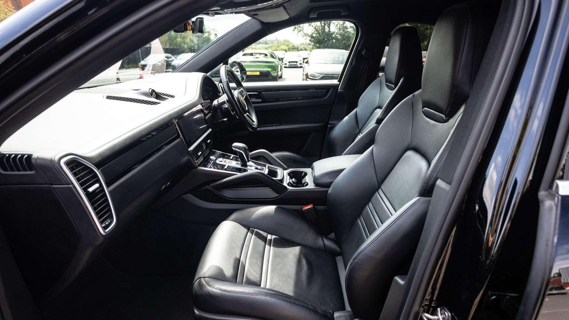 Porsche Cayenne view 11
