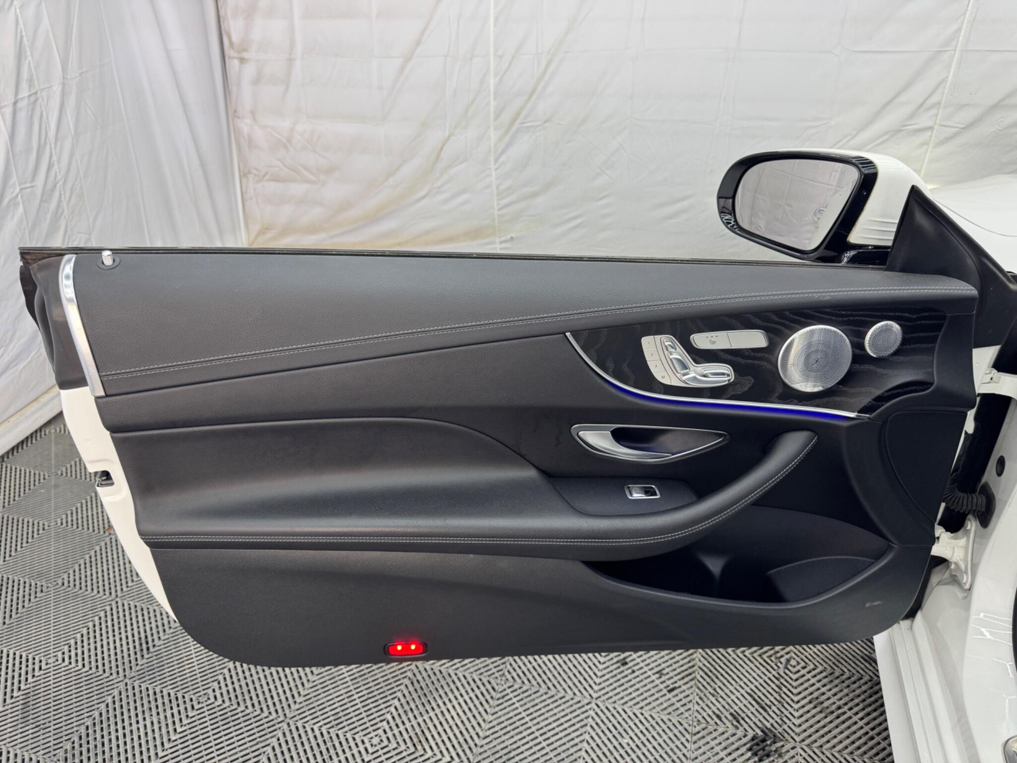 Mercedes-Benz E Class view 36