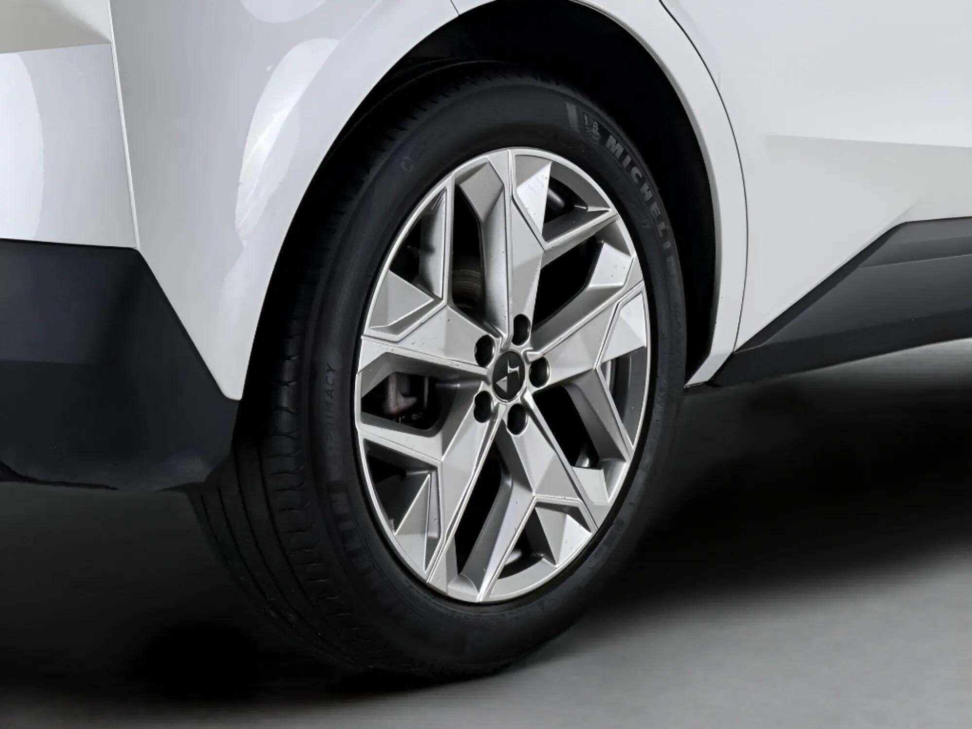 DS Automobiles DS 4 view 9
