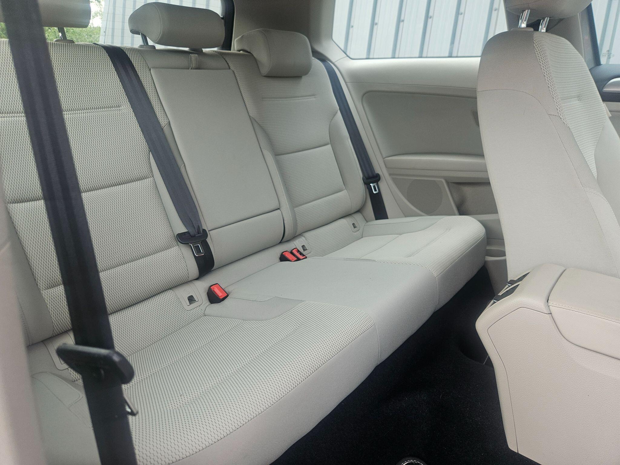 2015 Volkswagen Golf image 41