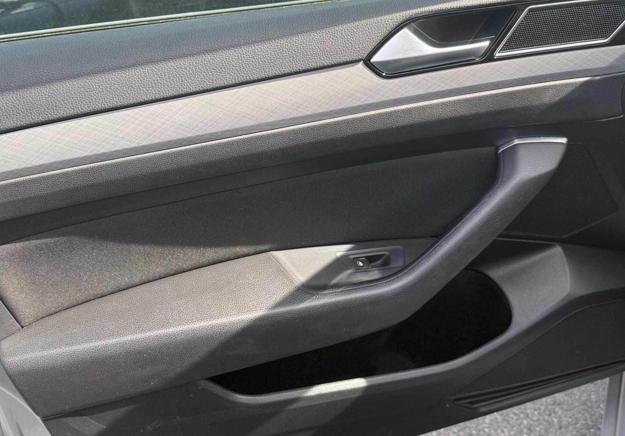 Volkswagen Passat view 13