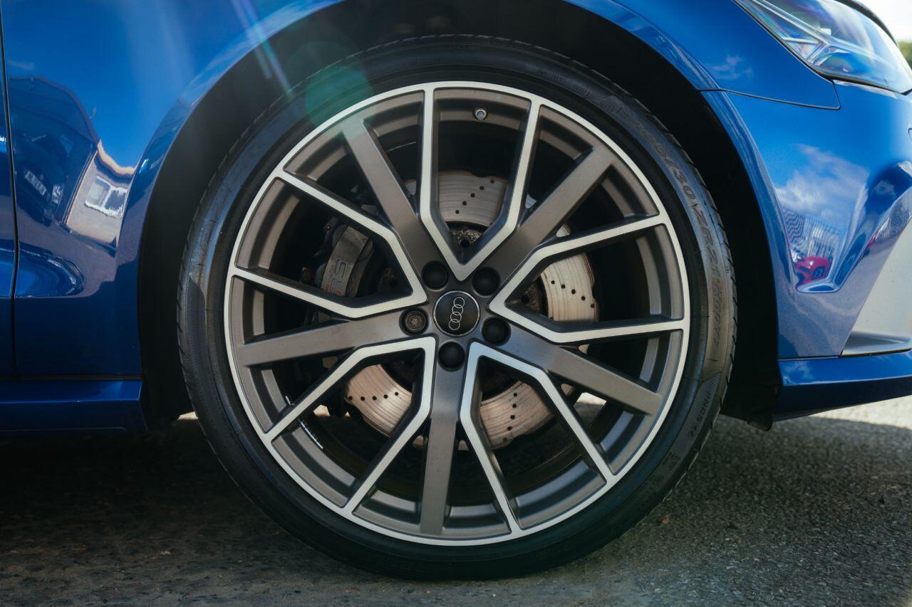 Audi RS6 view 3