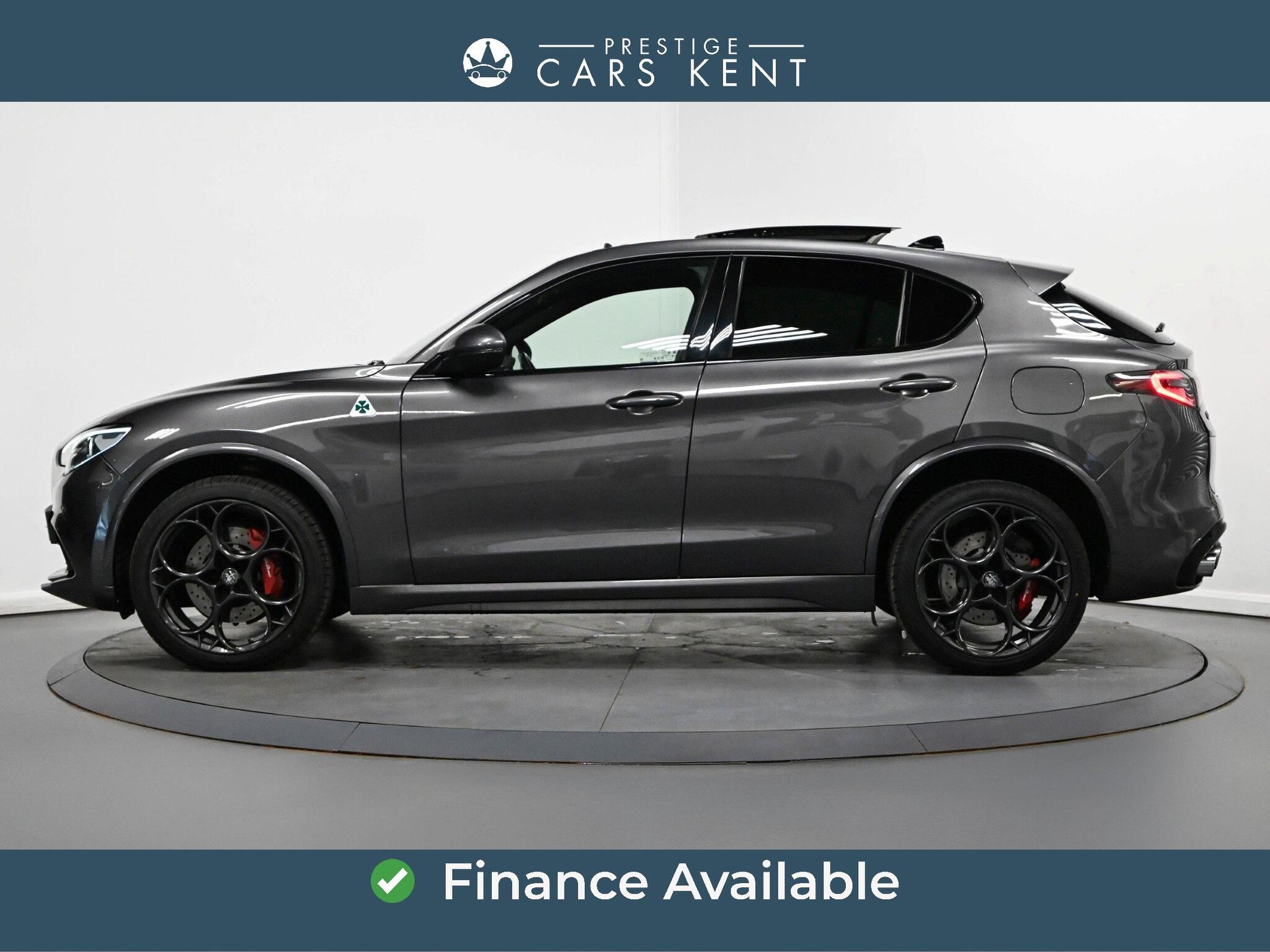 Alfa Romeo Stelvio view 4
