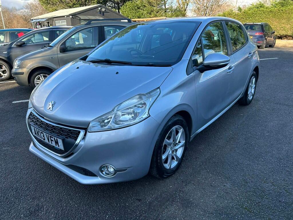 Peugeot 208 view 5