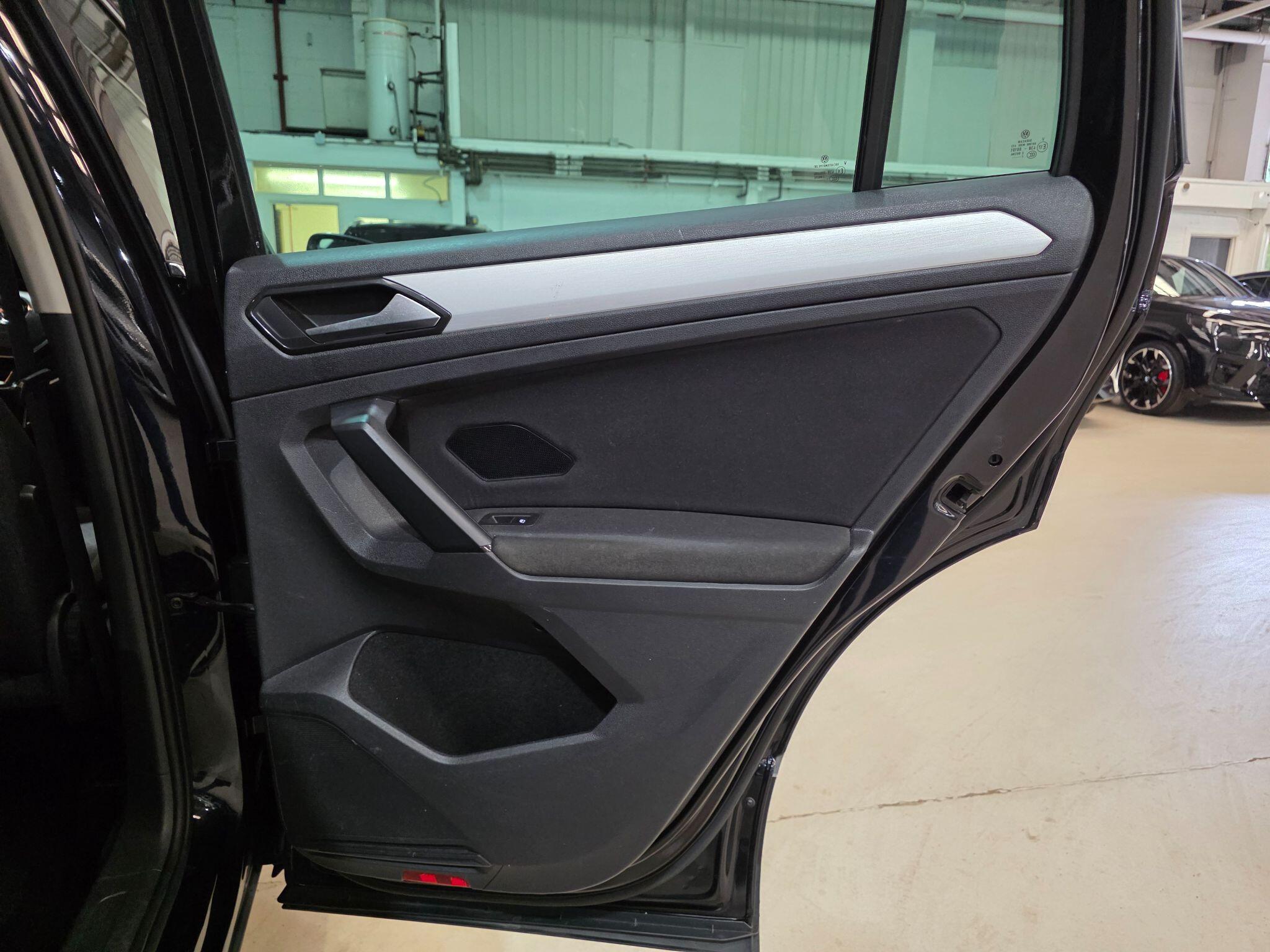 Volkswagen Tiguan view 19