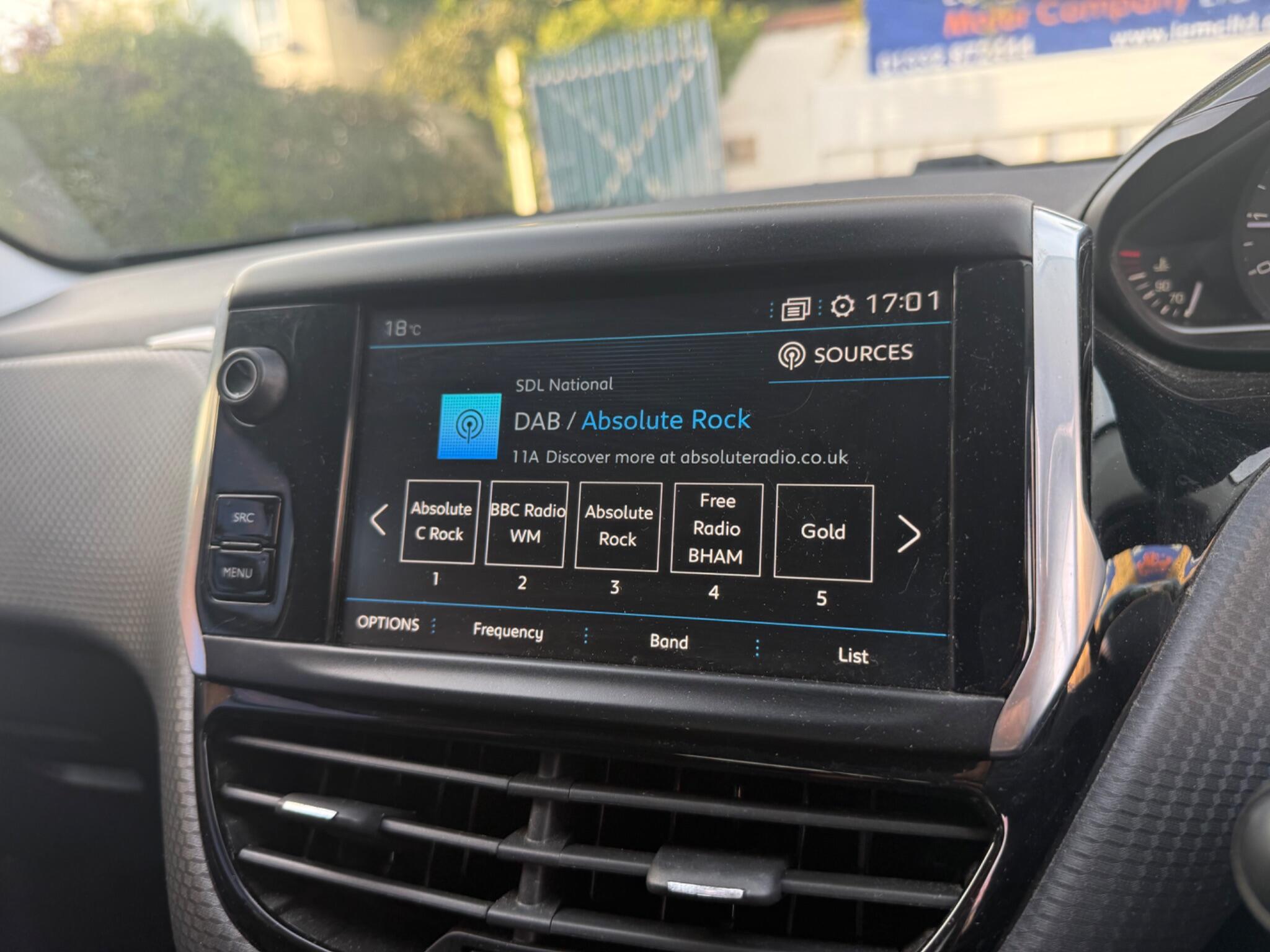 Peugeot 208 view 16