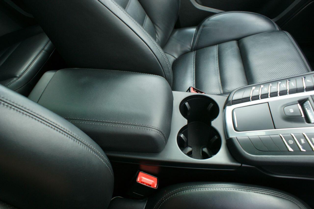 Porsche Macan view 68