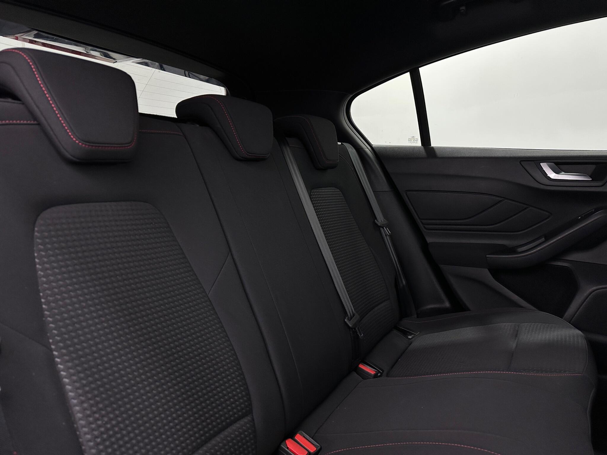 Ford Focus view 40