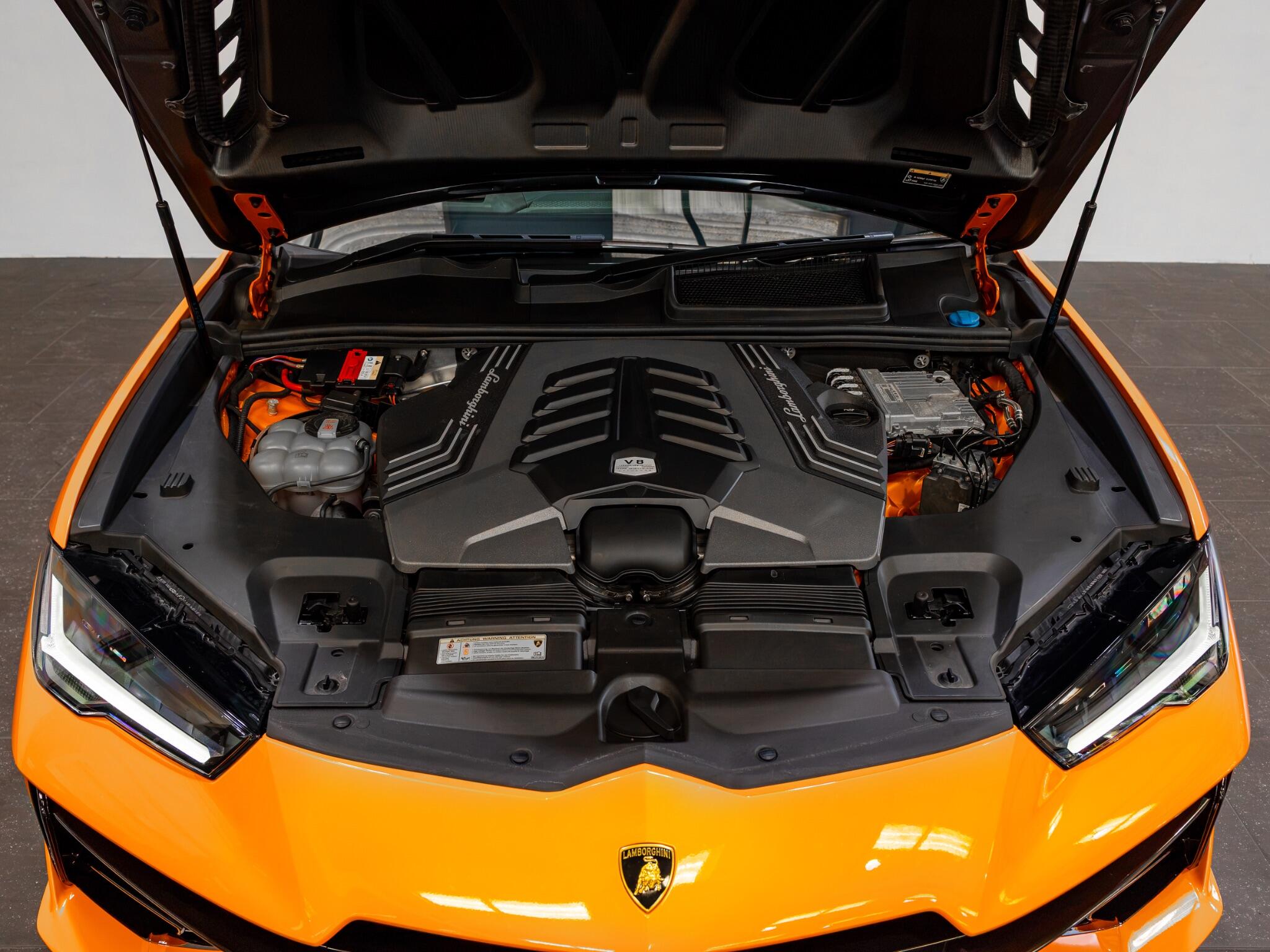 Lamborghini Urus view 36