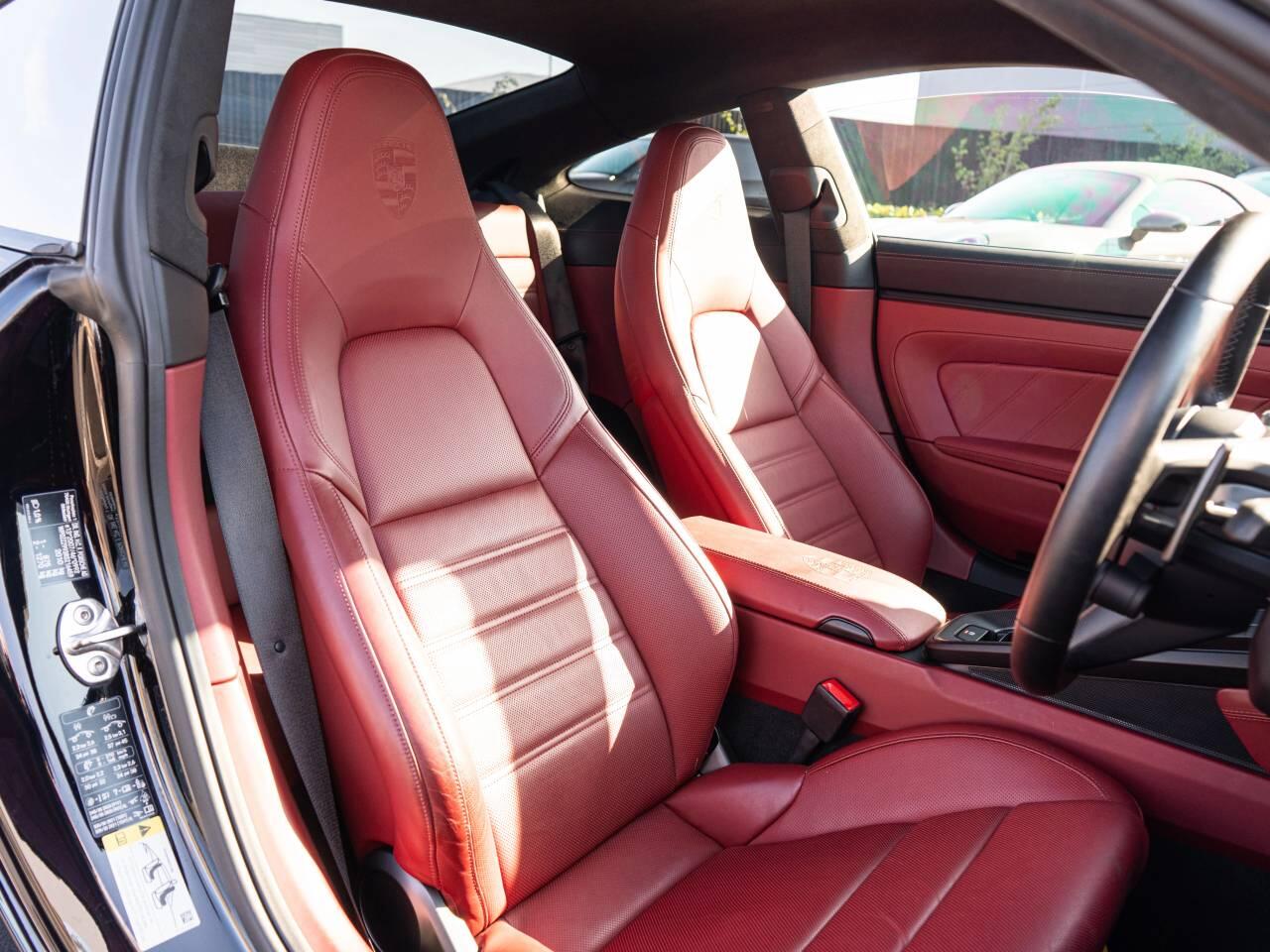 Porsche 911 view 5
