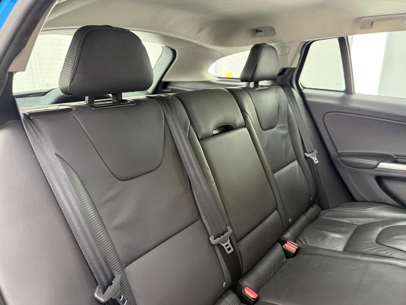 2013 Volvo V60 image 24