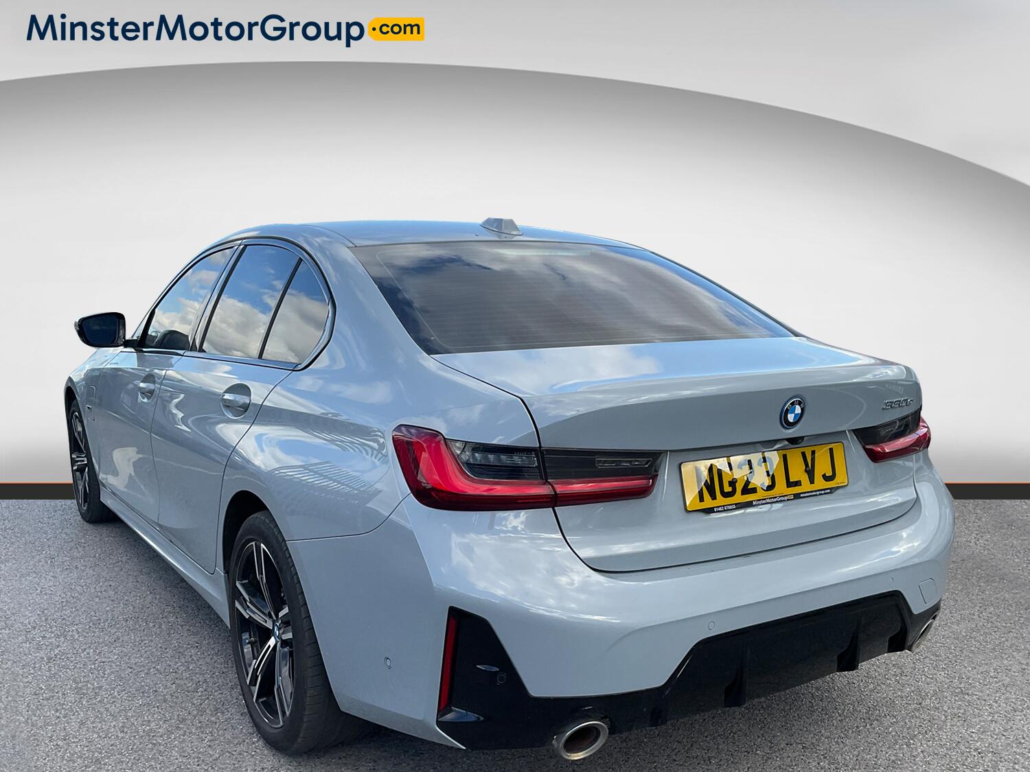 BMW 3 Series view 4