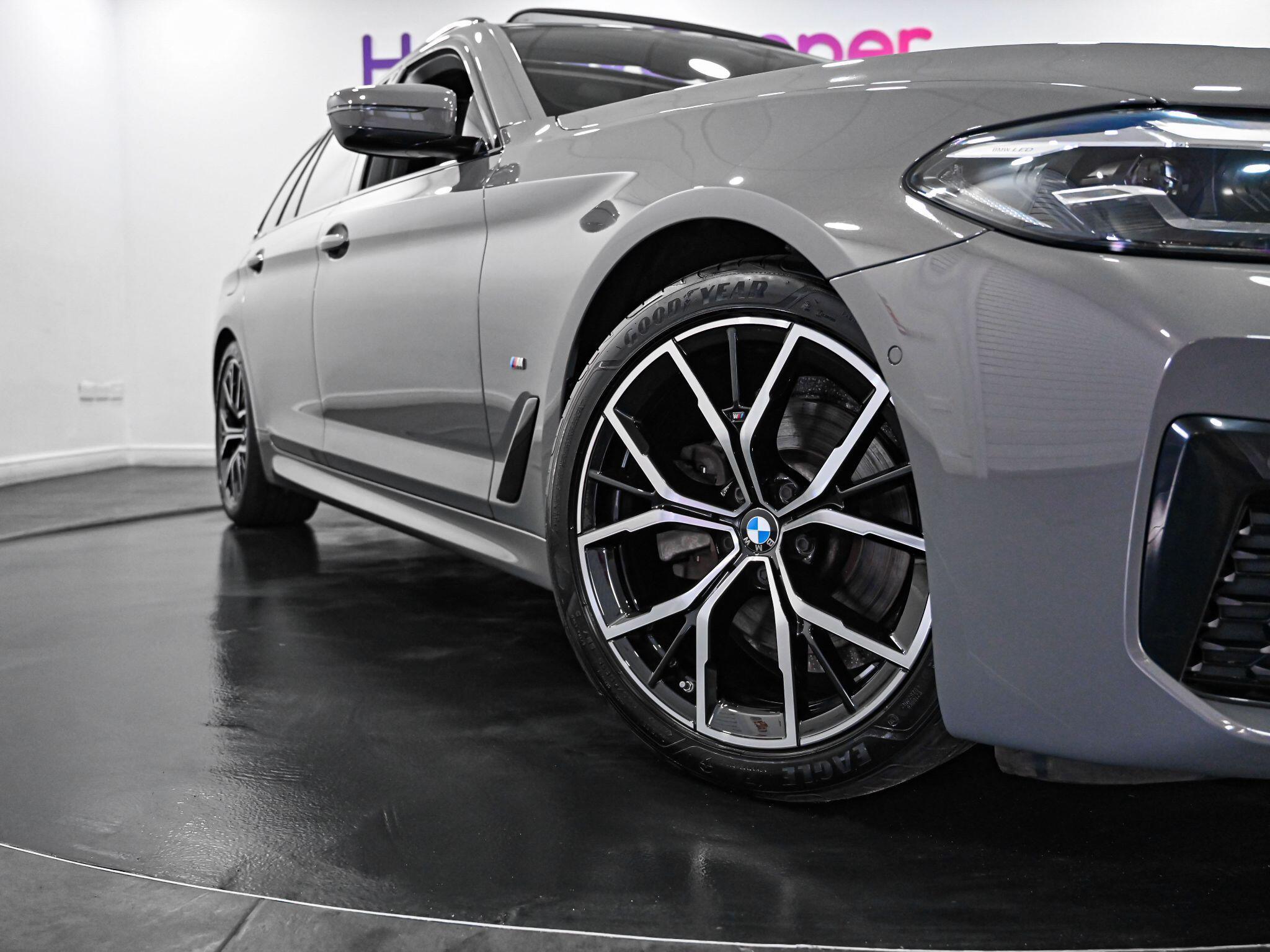 BMW 5 Series view 5
