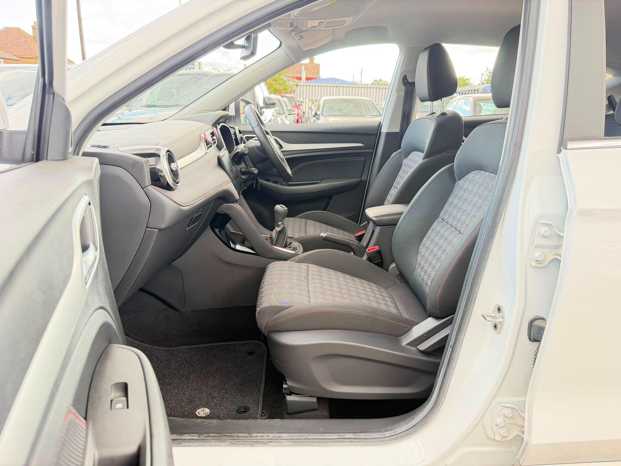 MG ZS view 18
