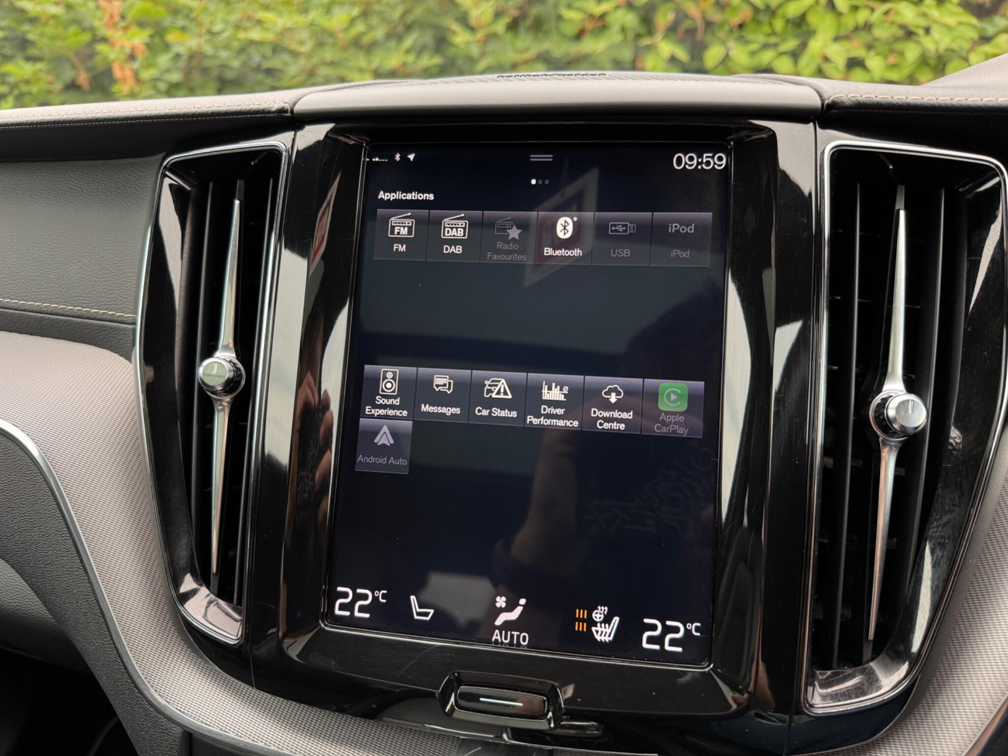 Volvo XC60 view 45