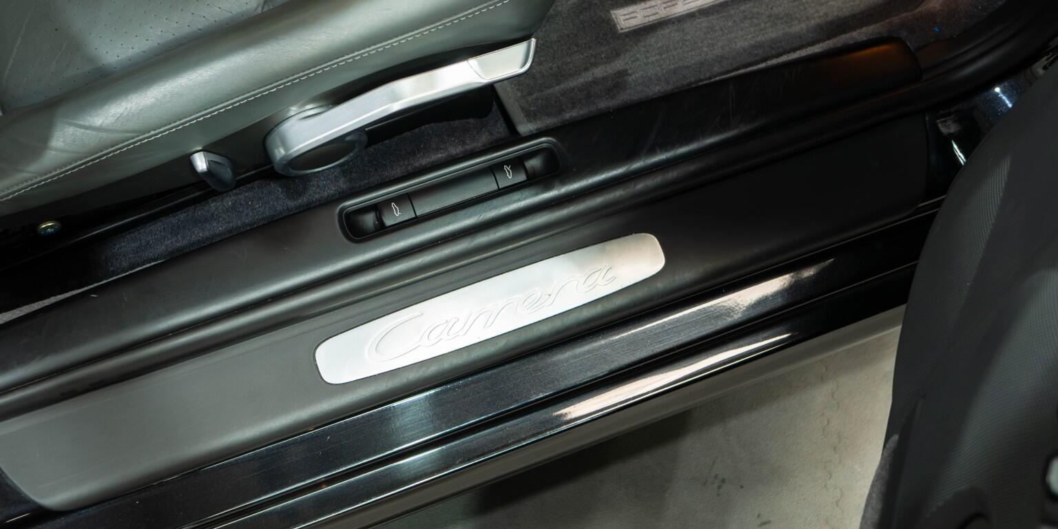 Porsche 911 view 23