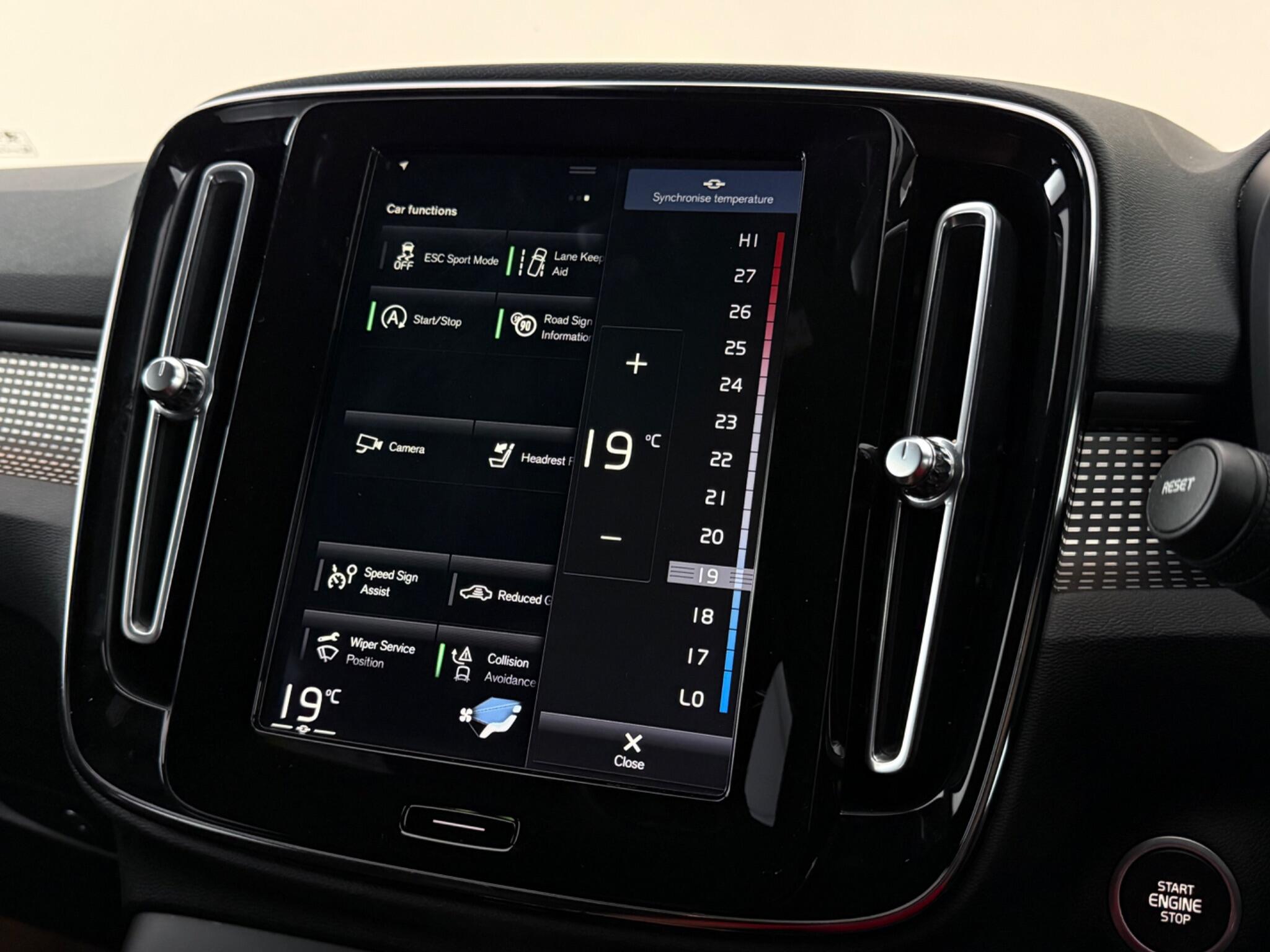 Volvo XC40 view 27