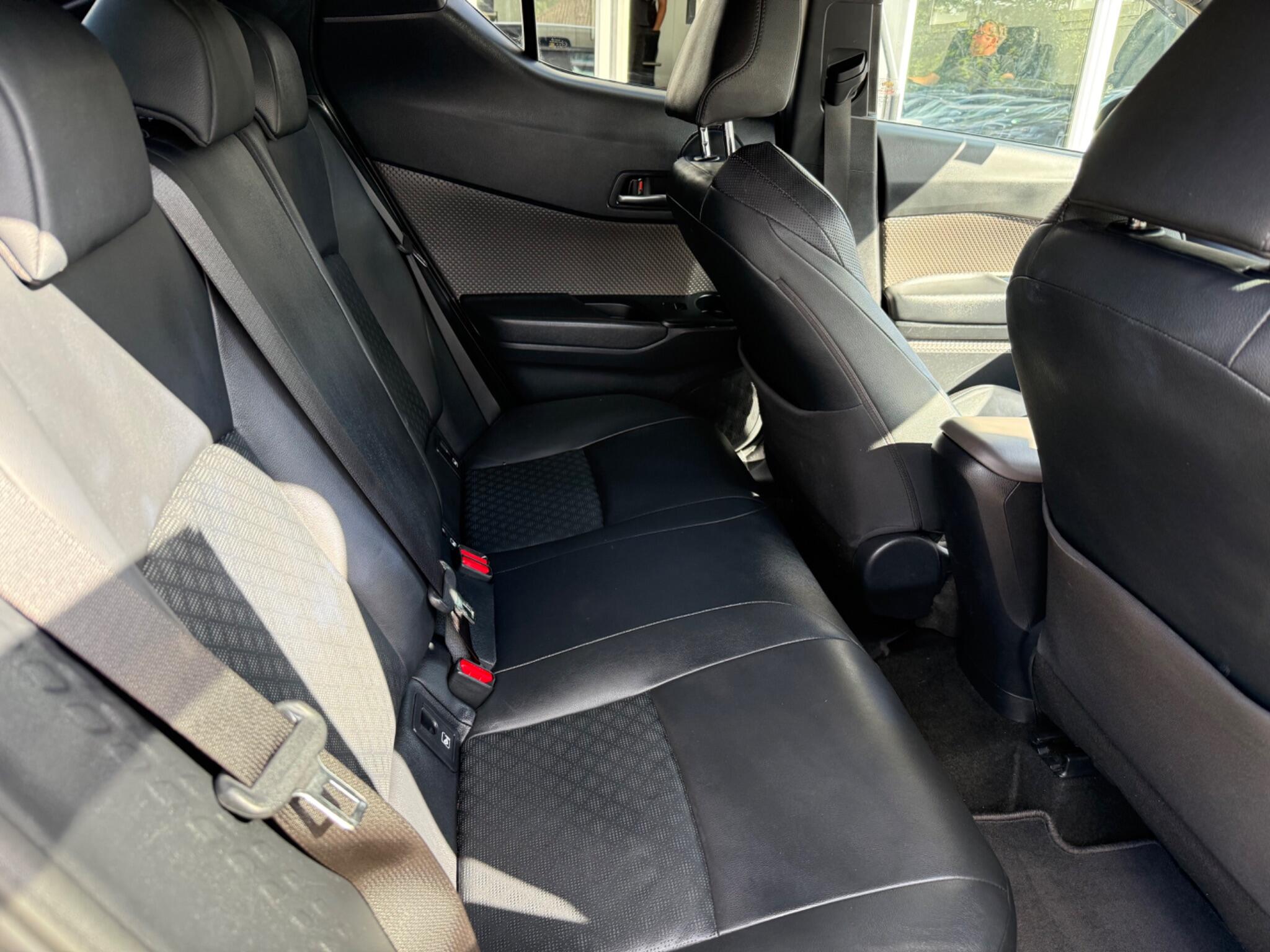 Toyota C-HR view 11