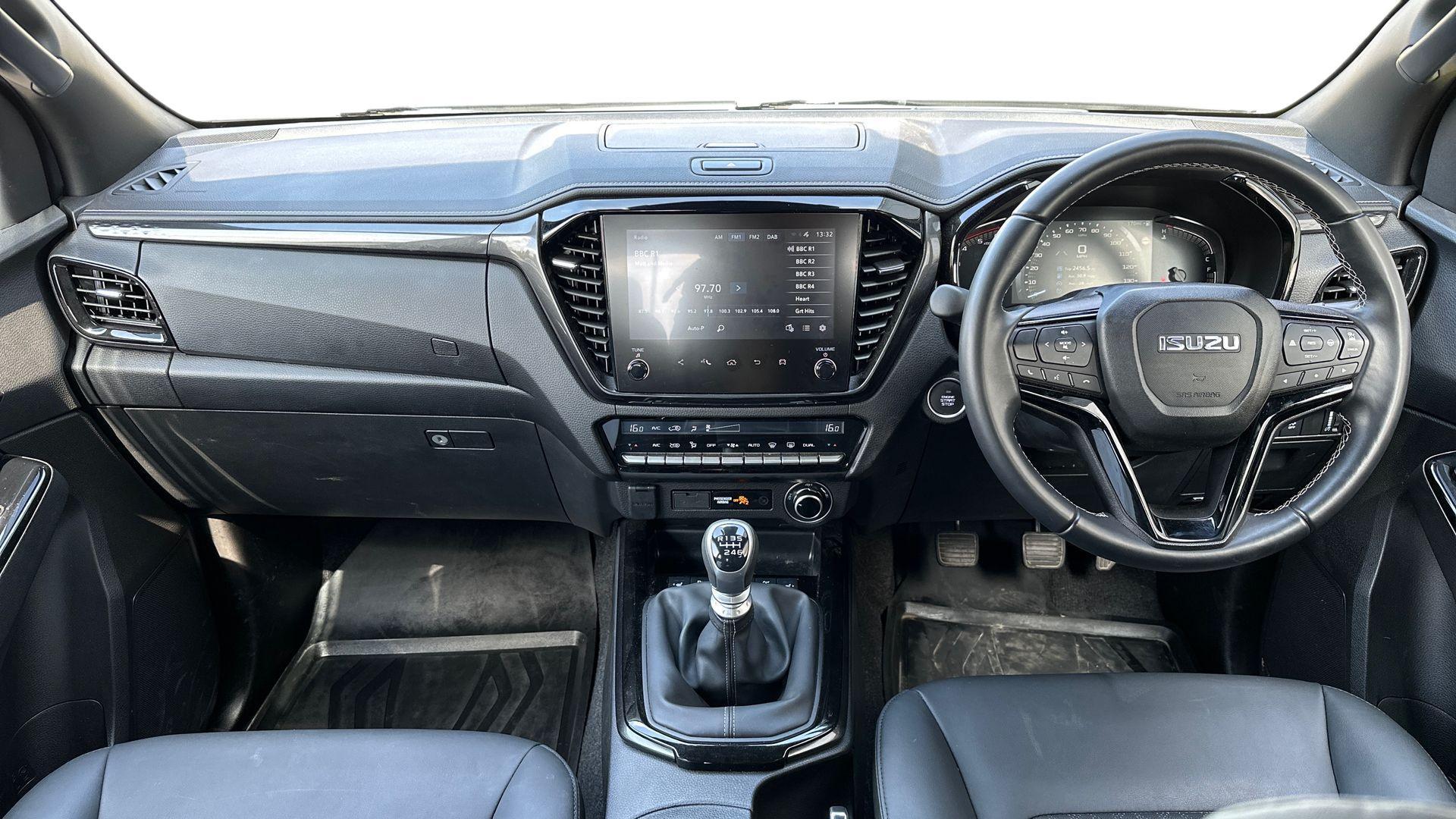 Isuzu D-Max view 9