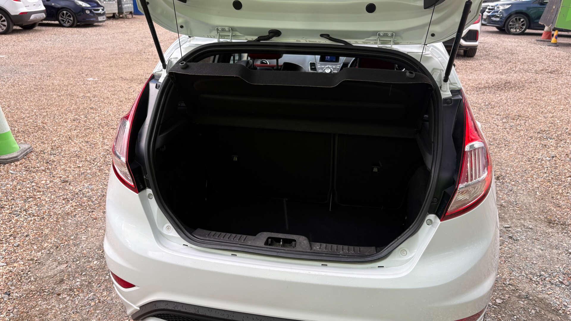 Ford Fiesta view 38