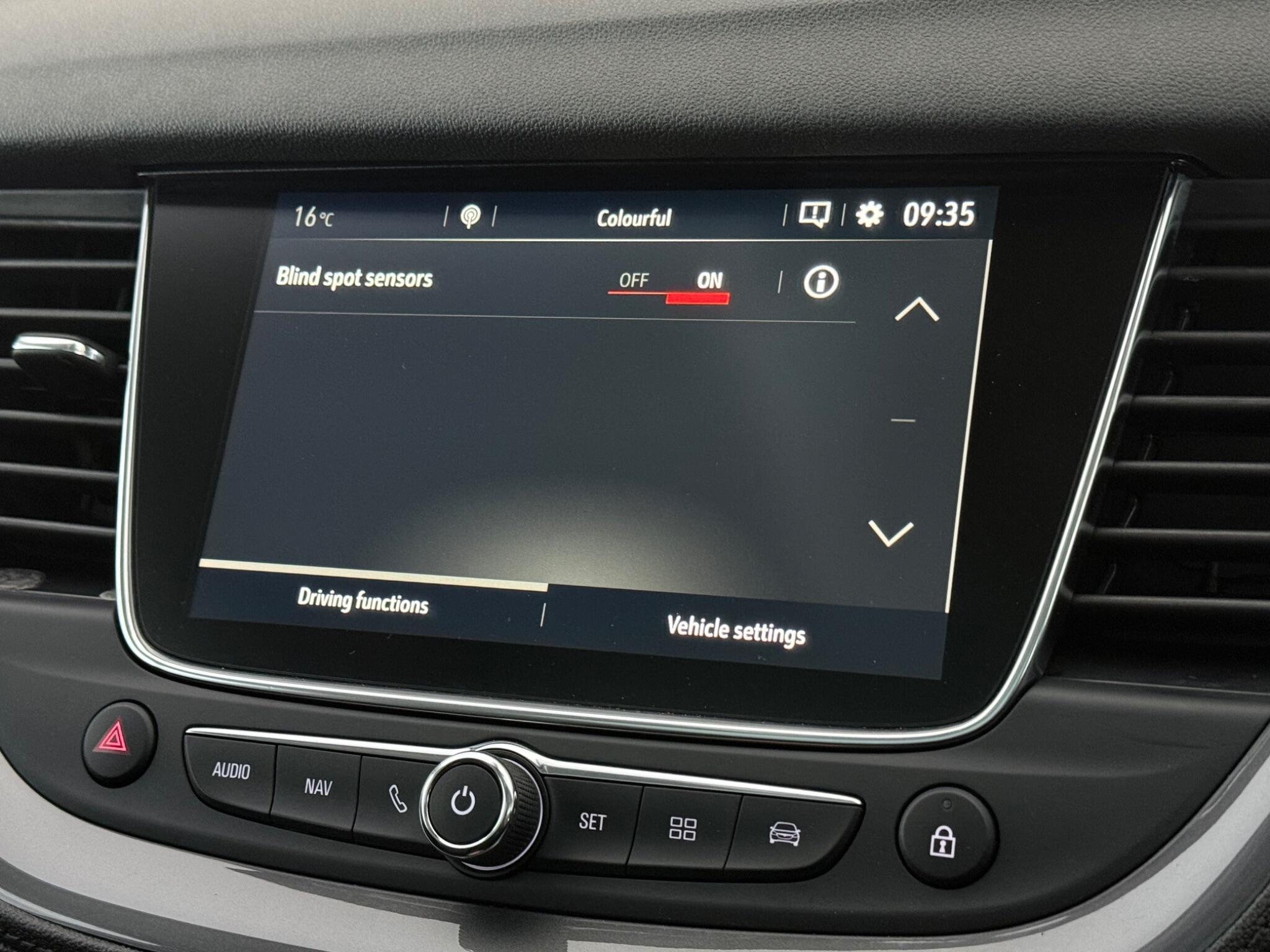 Vauxhall Grandland X view 25