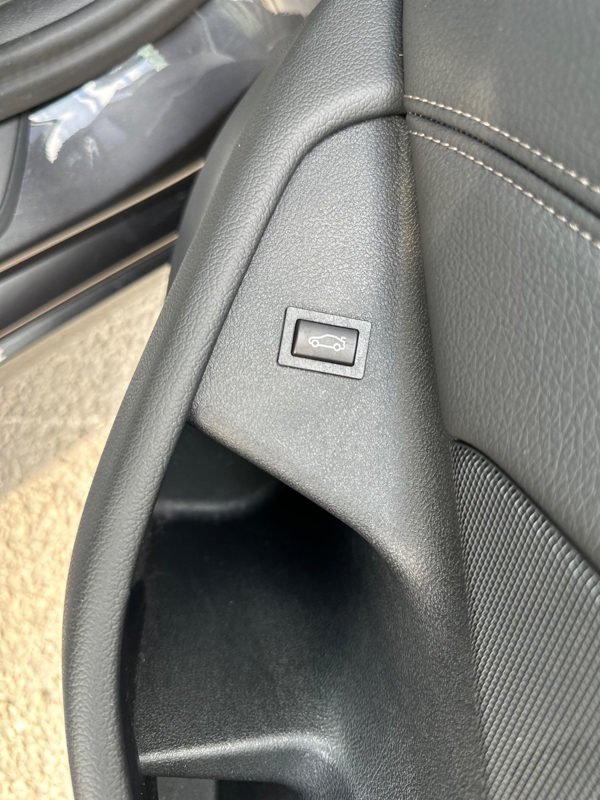 BMW 5 Series view 13