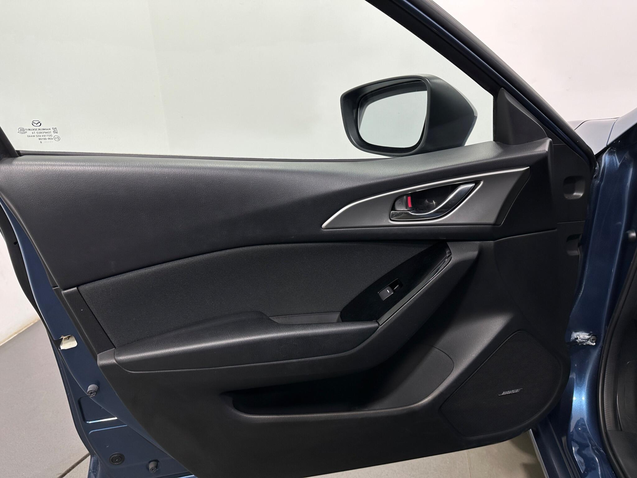 Mazda Mazda3 view 37