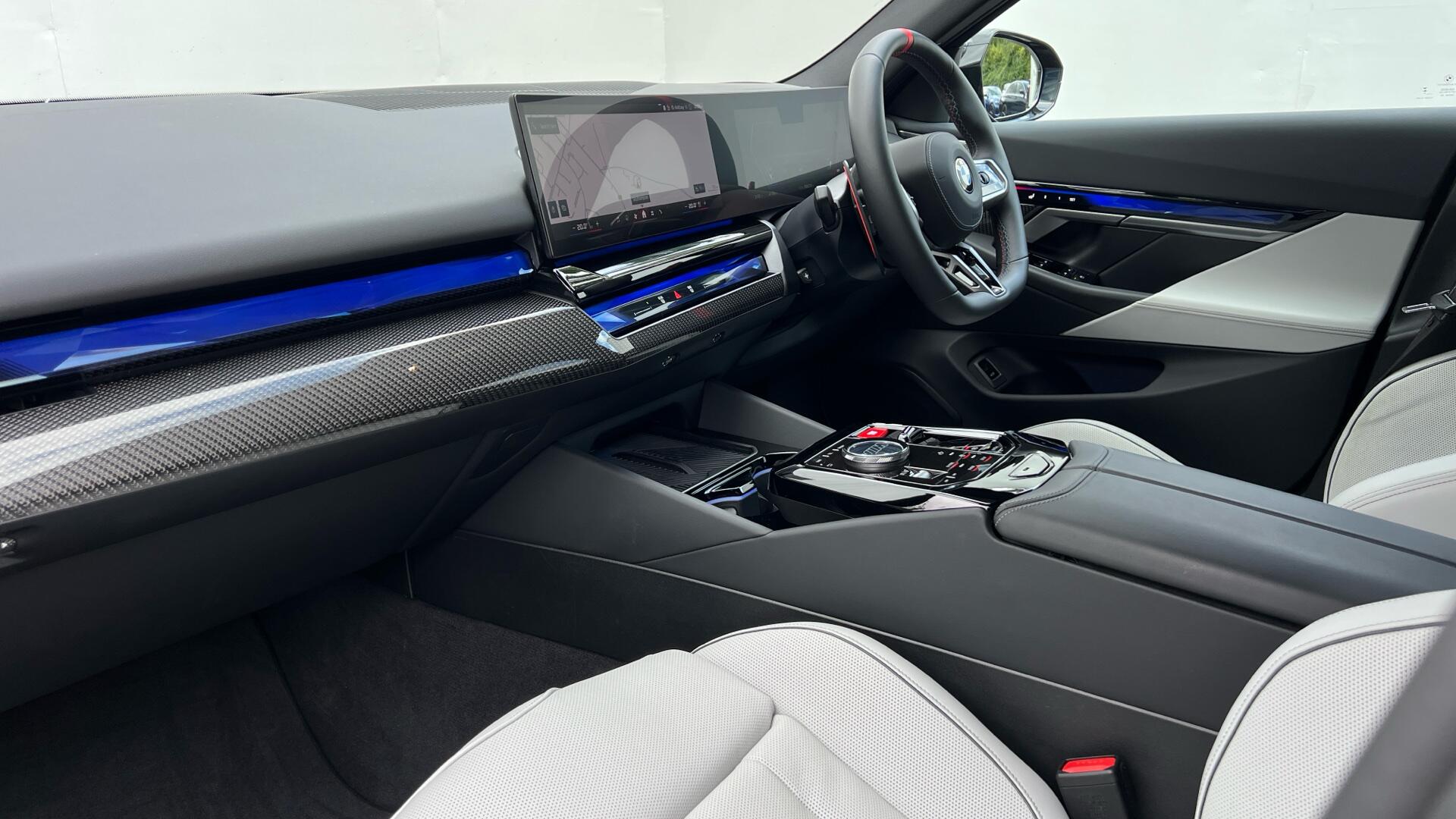 BMW M5 view 7