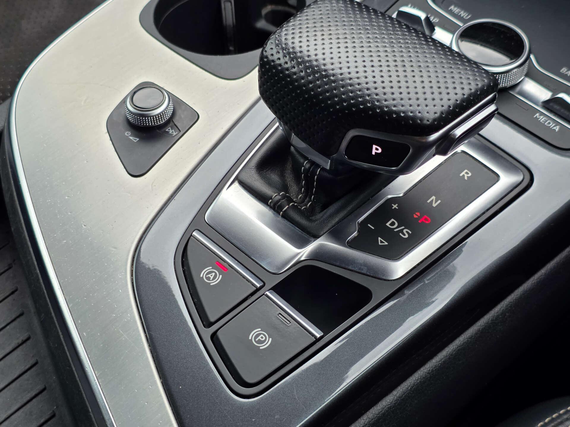 Audi SQ7 view 30
