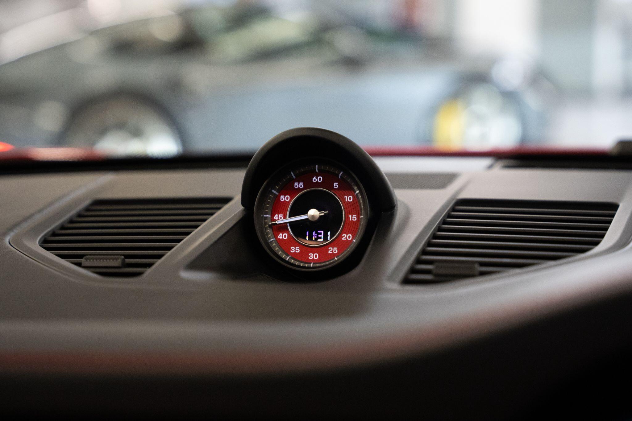 Porsche 911 view 40