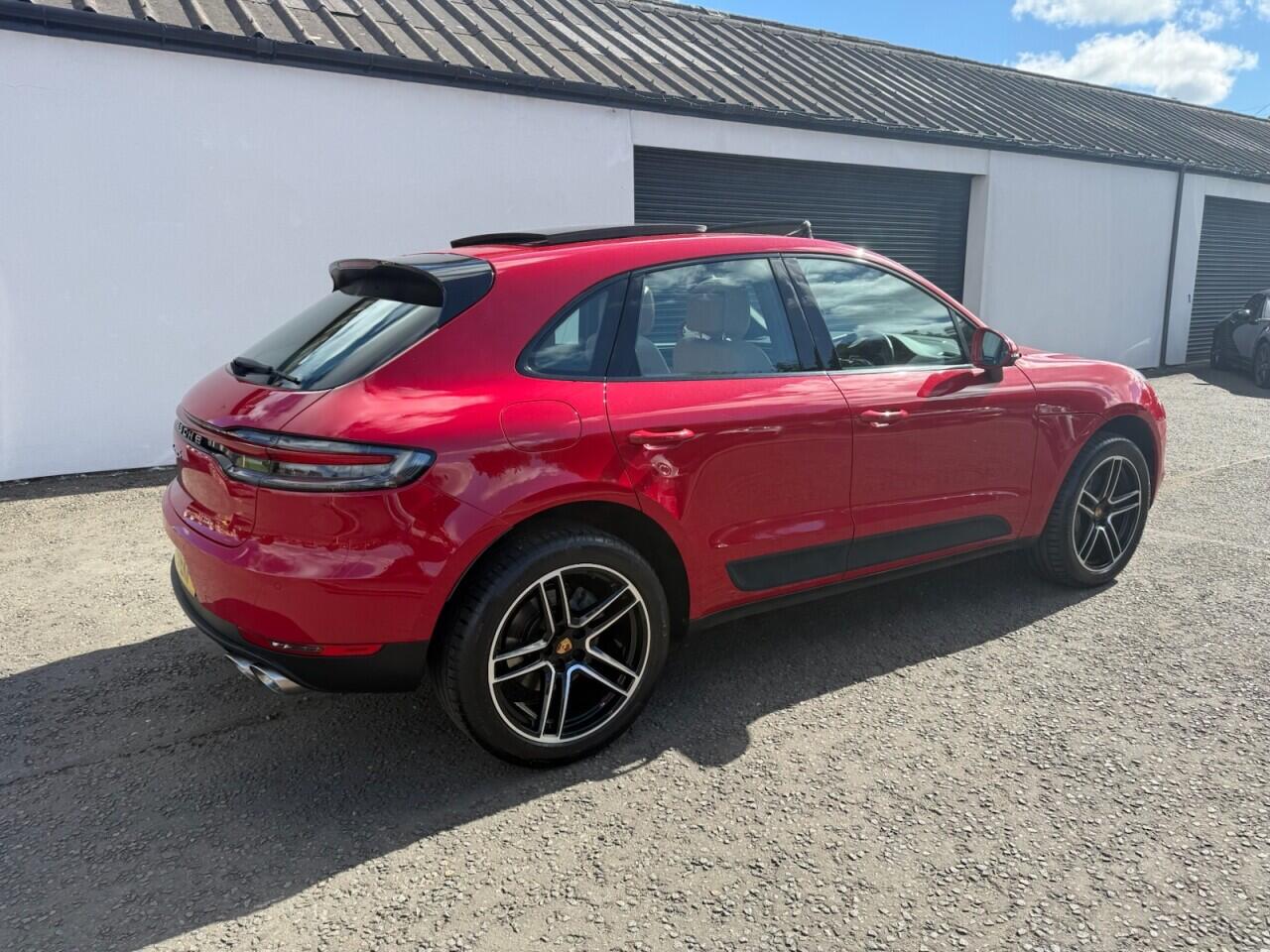 Porsche Macan view 3