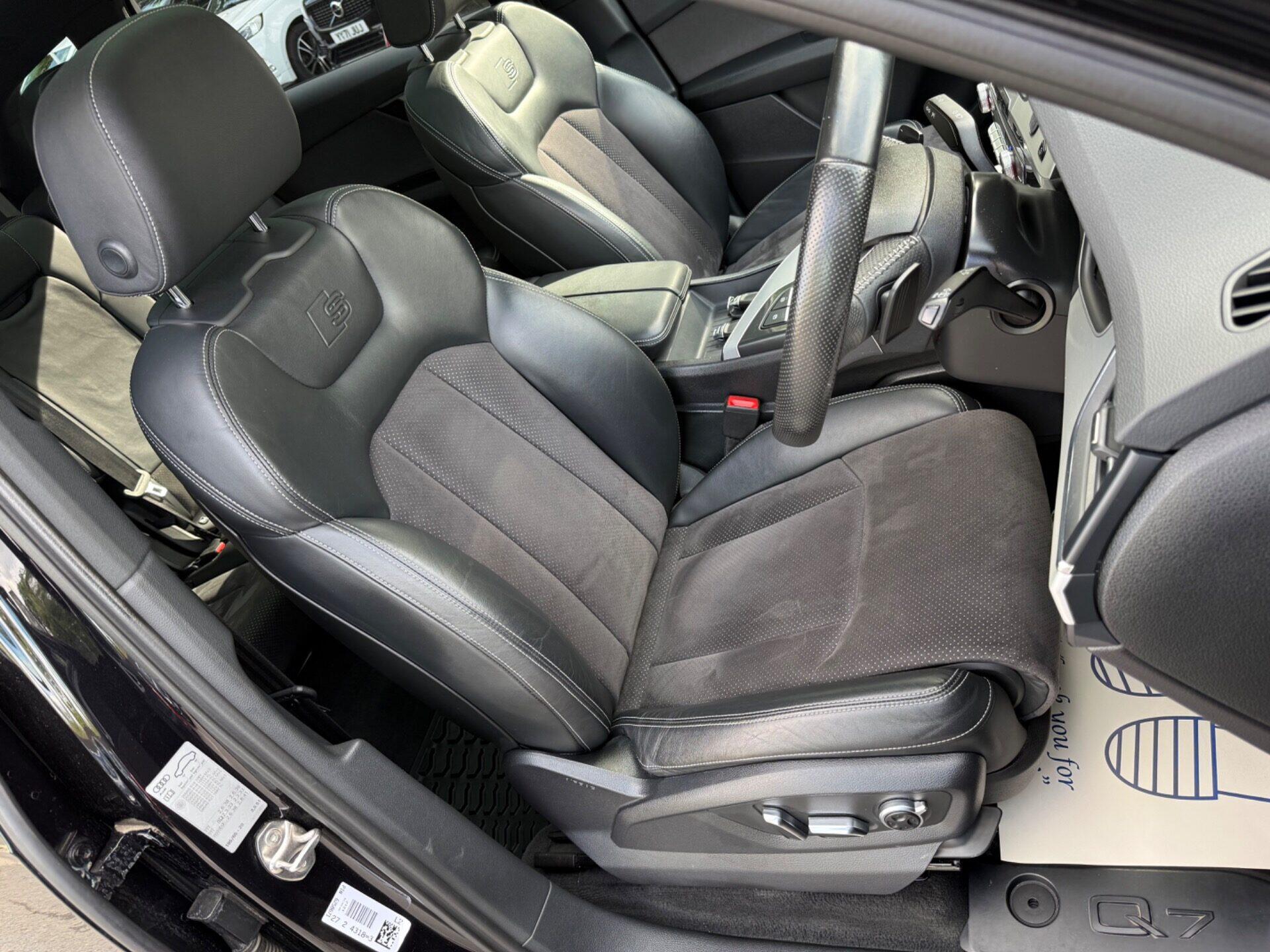 Audi Q7 view 35