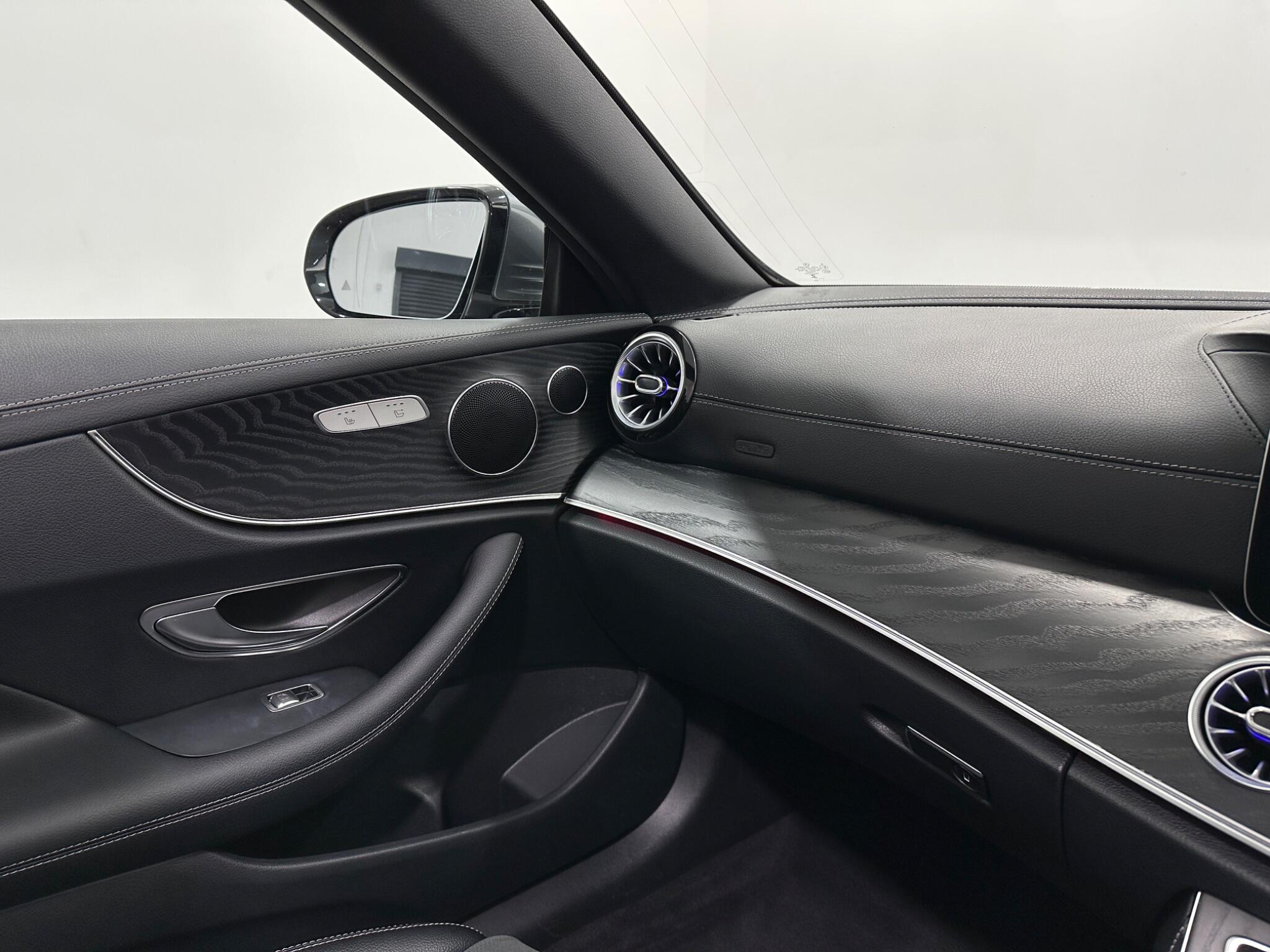 Mercedes-Benz E-Class view 28