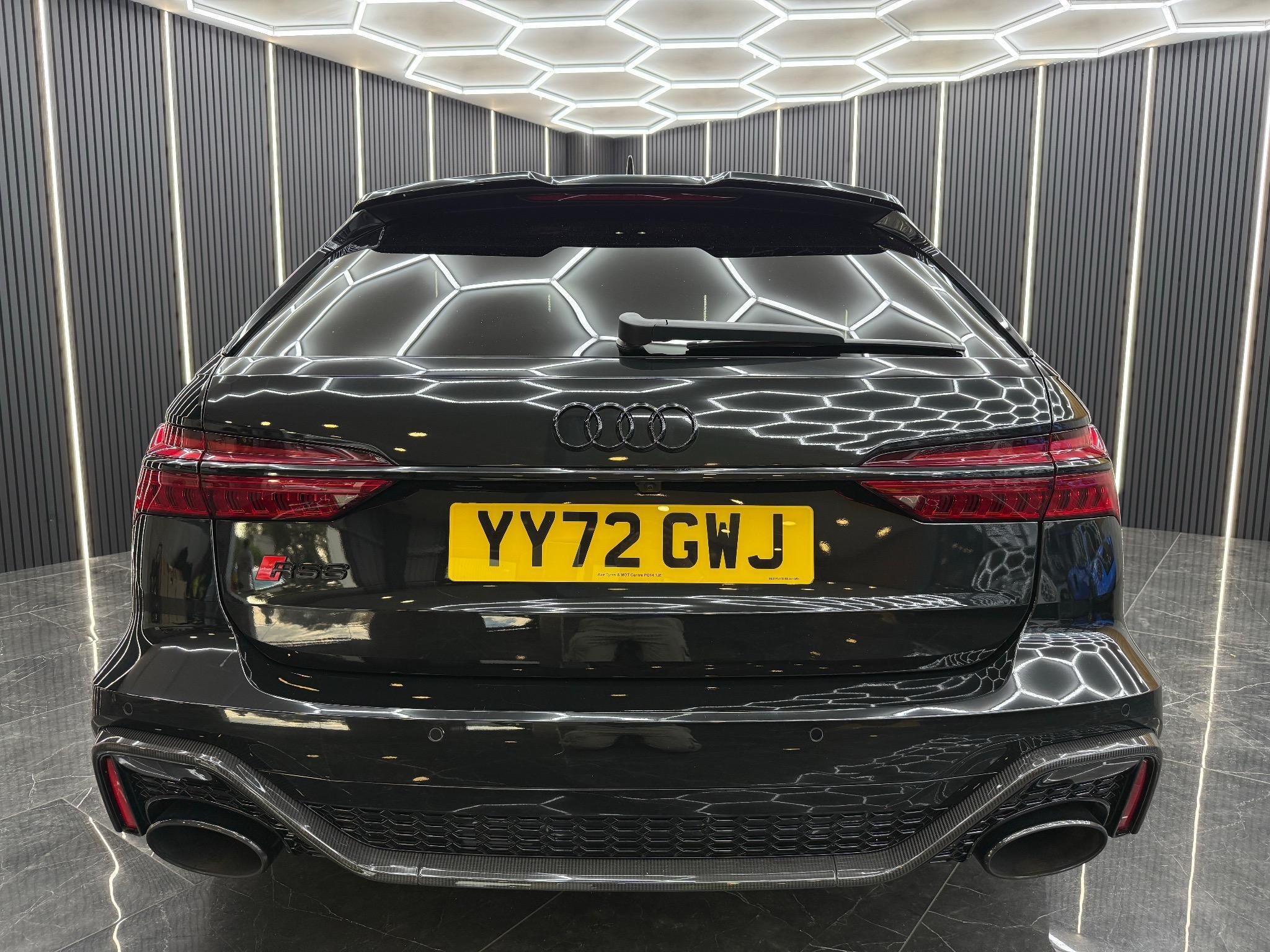 Audi RS6 Avant view 8