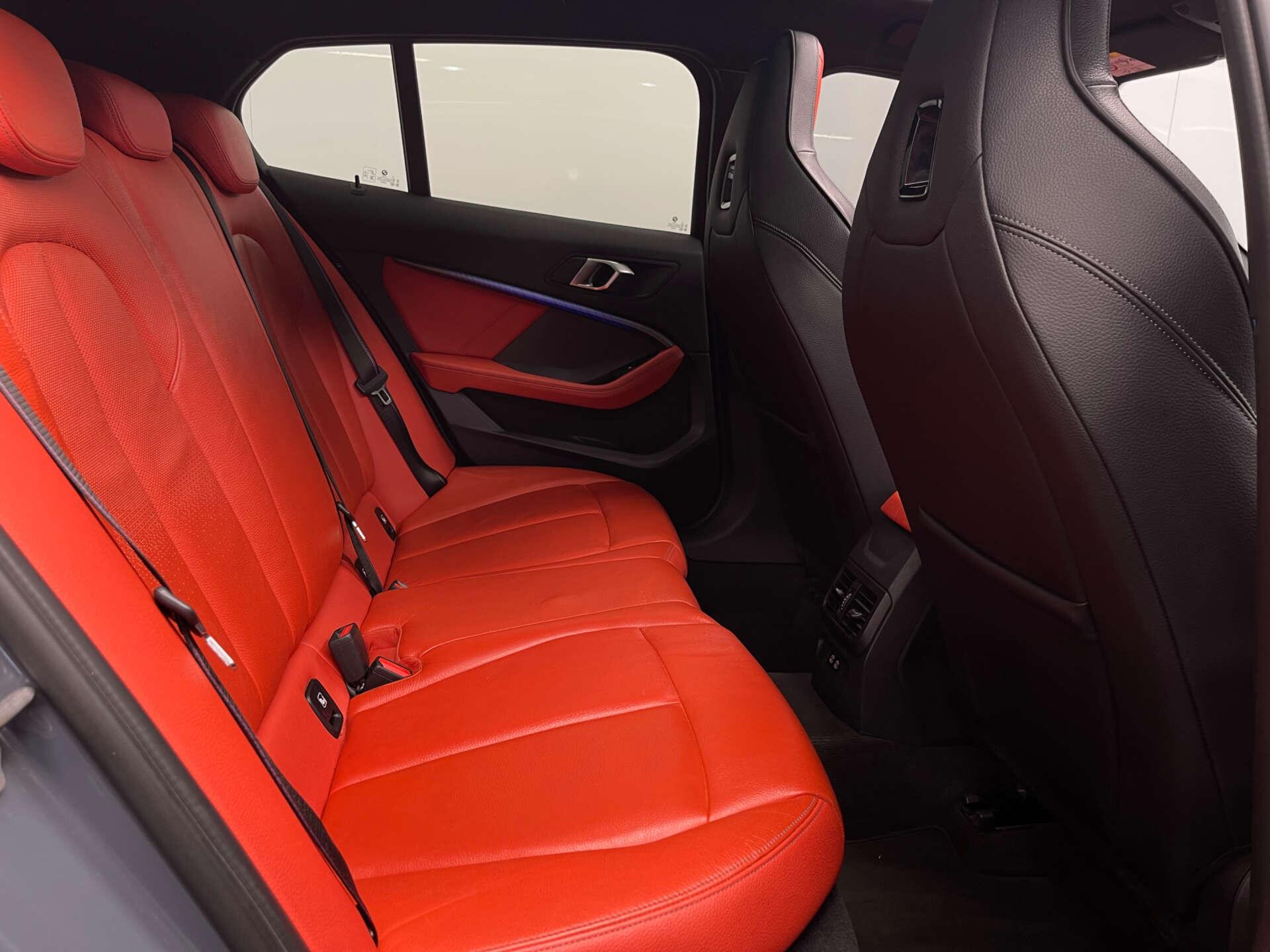 BMW 1 Series view 25