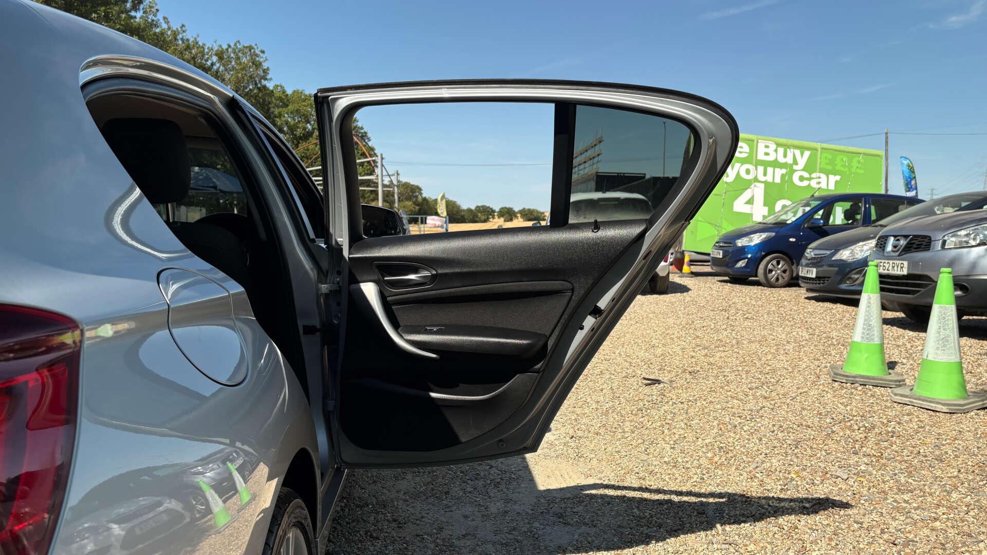 BMW 1 Series view 40